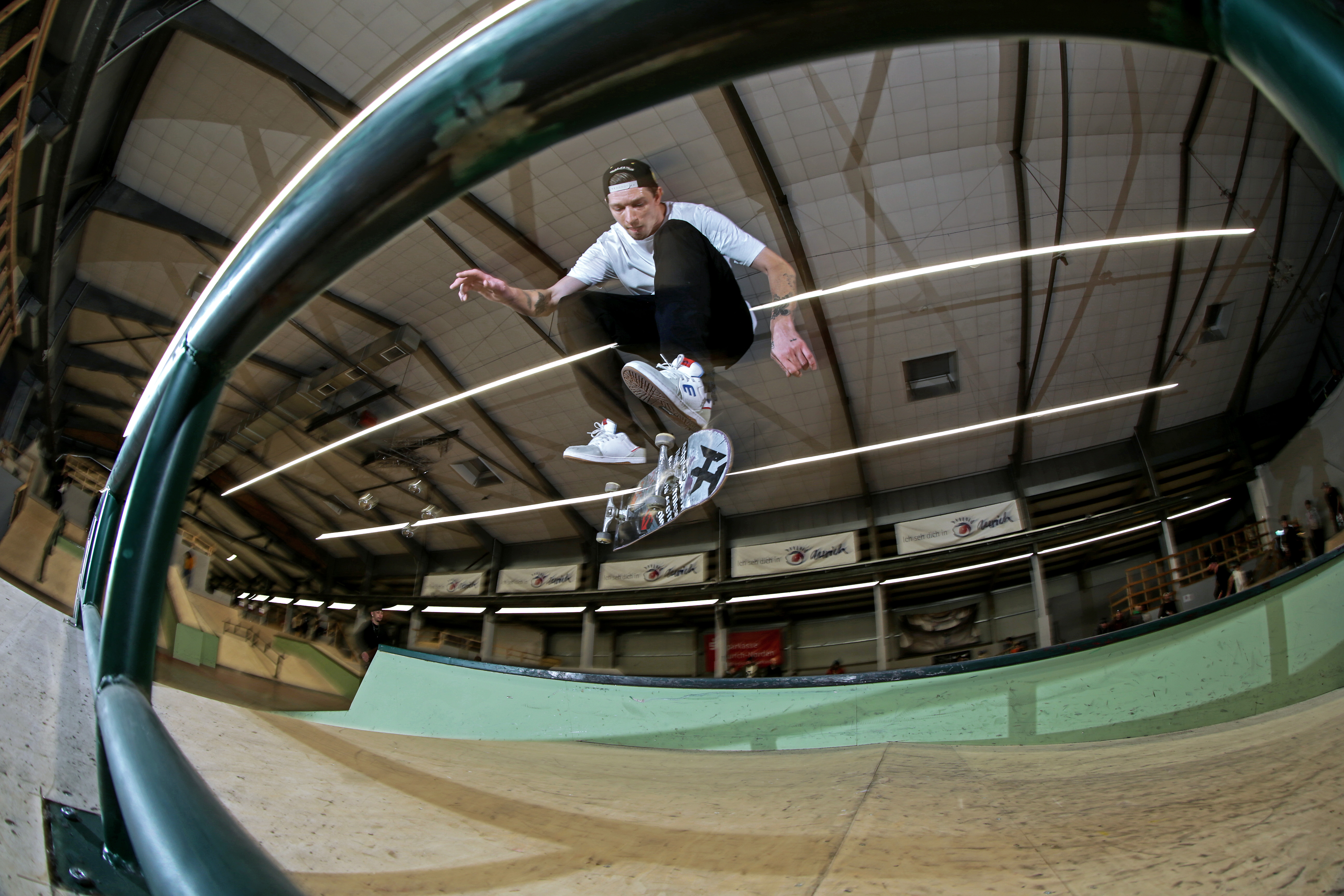 ChristophRadtke_NollieHeelflip_Aurich2025_Gentsch_adj_.jpg