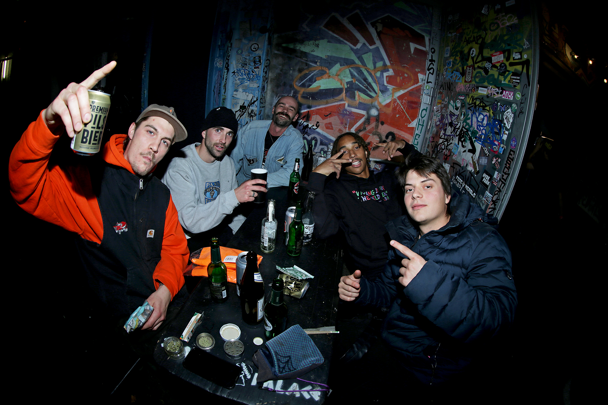 CrewChillingOutside01_BLOG_MinirampJam2025_Gentsch_adj_.jpg