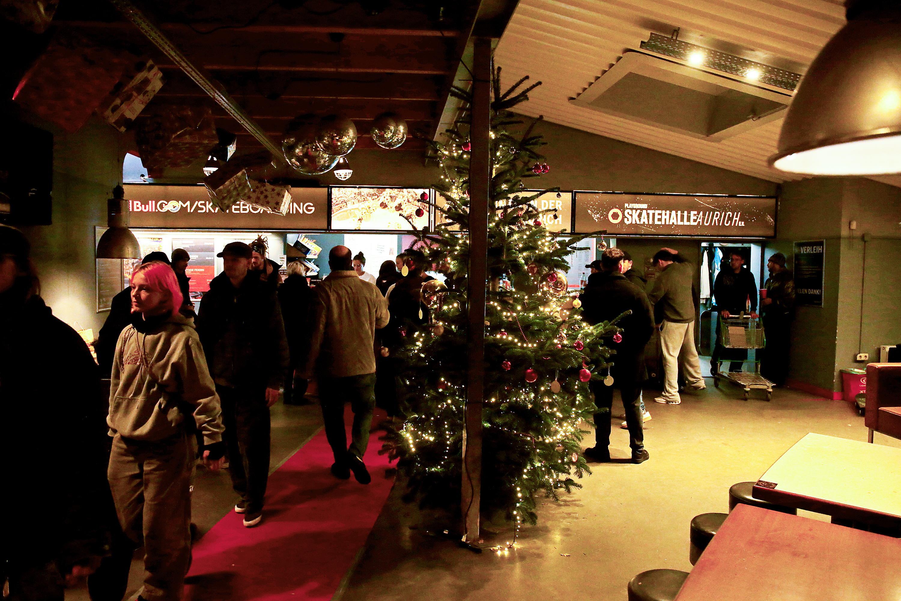 VorraumWeihnachtsbaum_Aurich2025_Gentsch_adj_.jpg