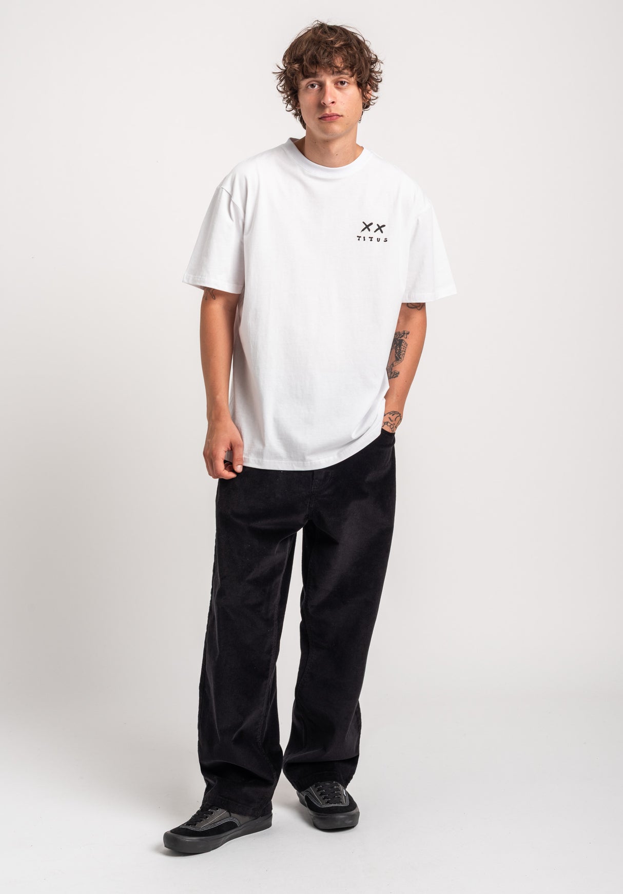 TITUS Nari T-Shirt white – Set oppefra