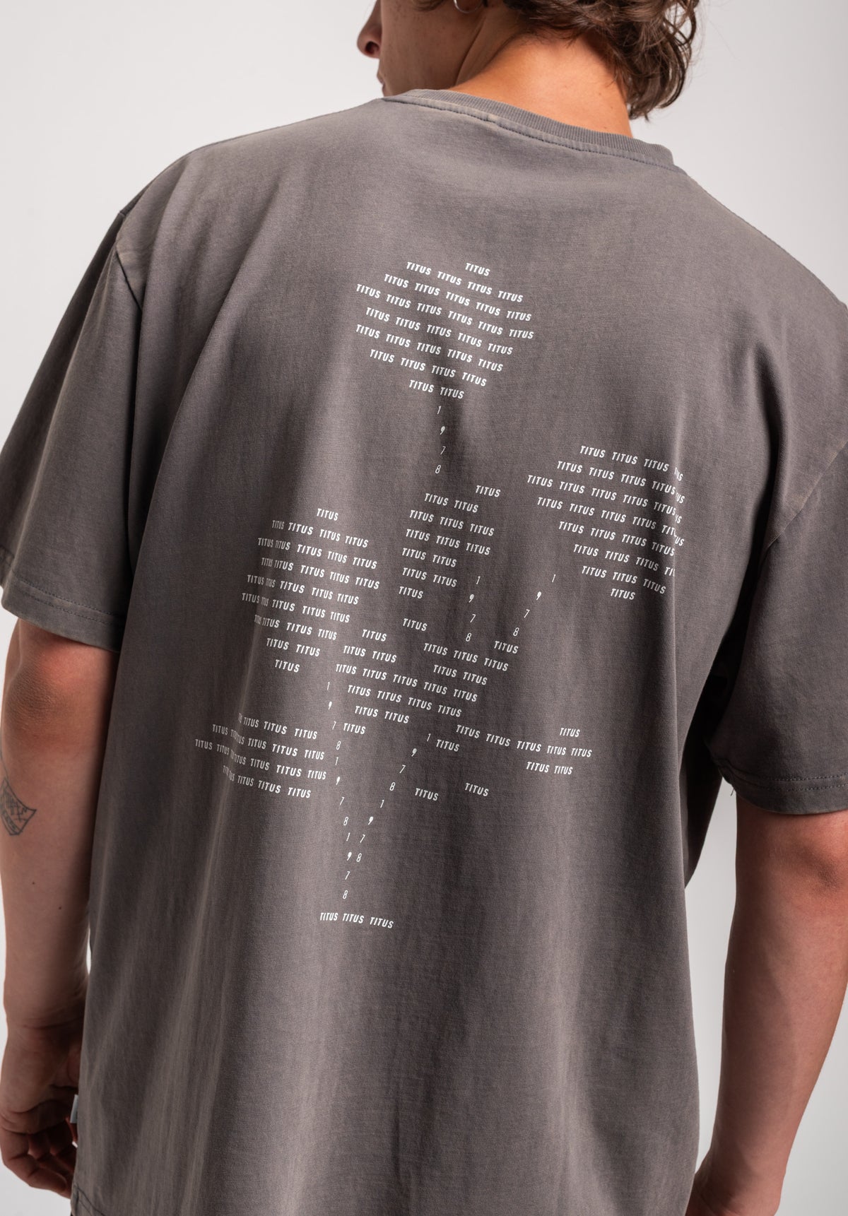 TITUS Yona T-shirt greybluefaded – Vista di dettaglio 1