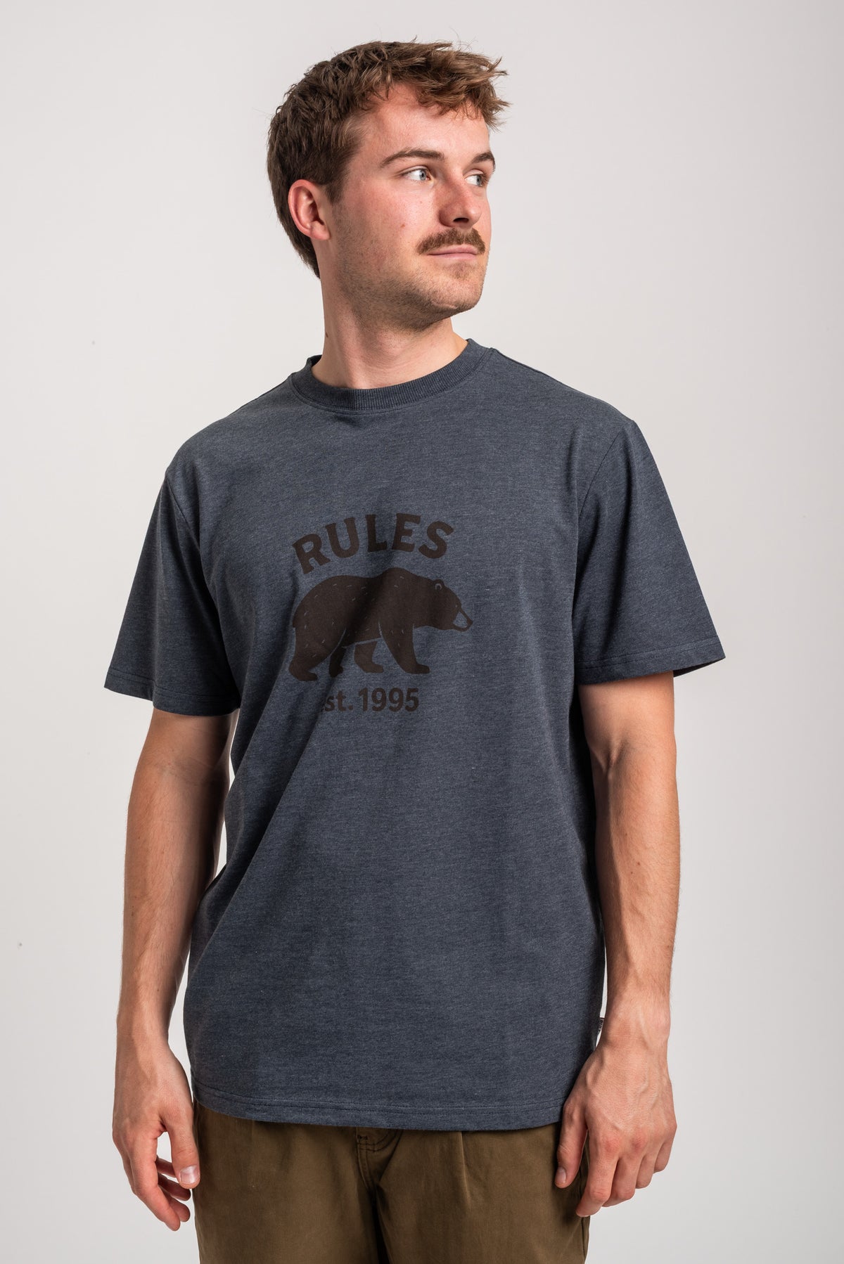 Rules Bear on the hunt T-Shirt fogbluemottled – Back view