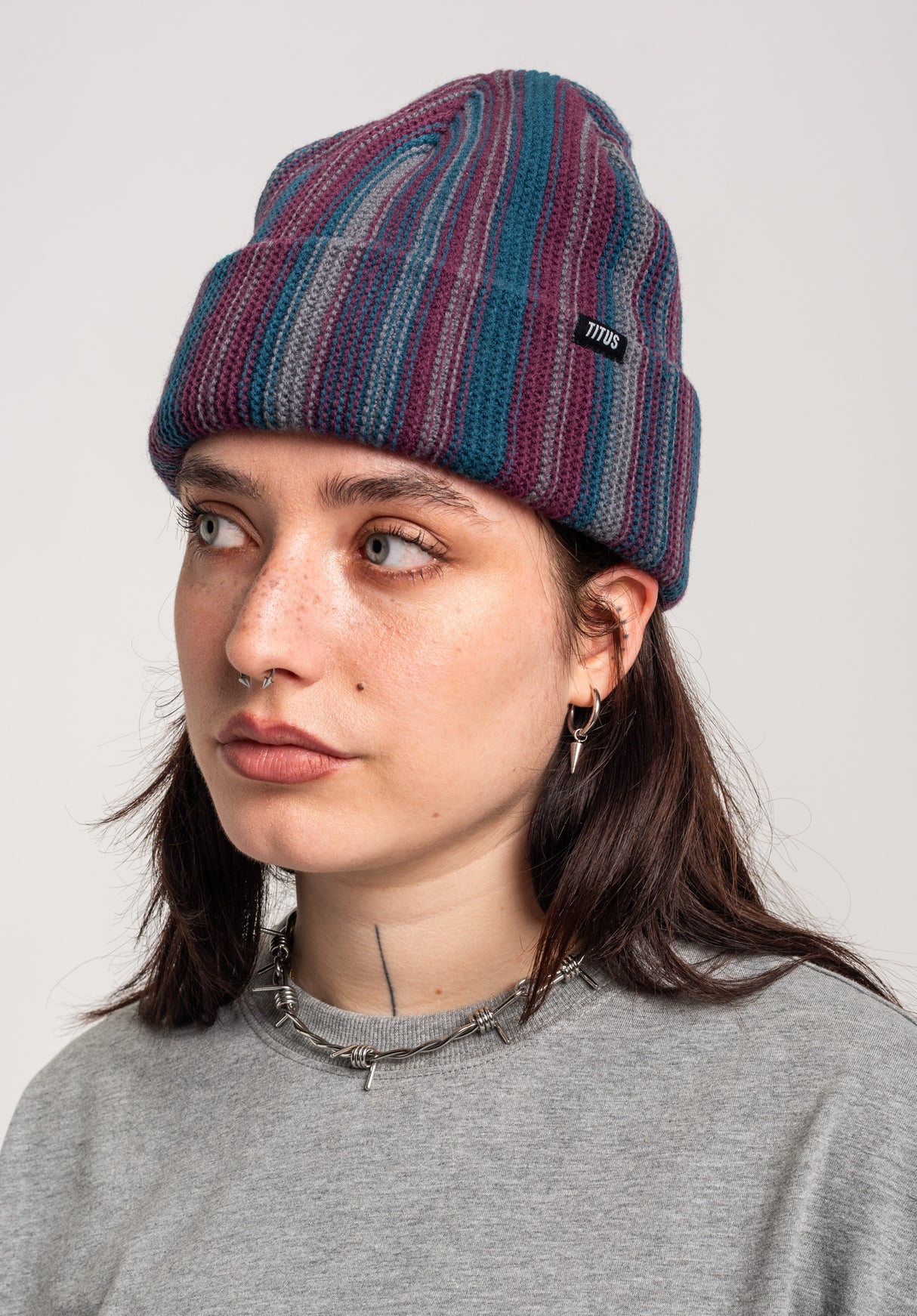 TITUS Dawn Muts berry – Detailweergave 2