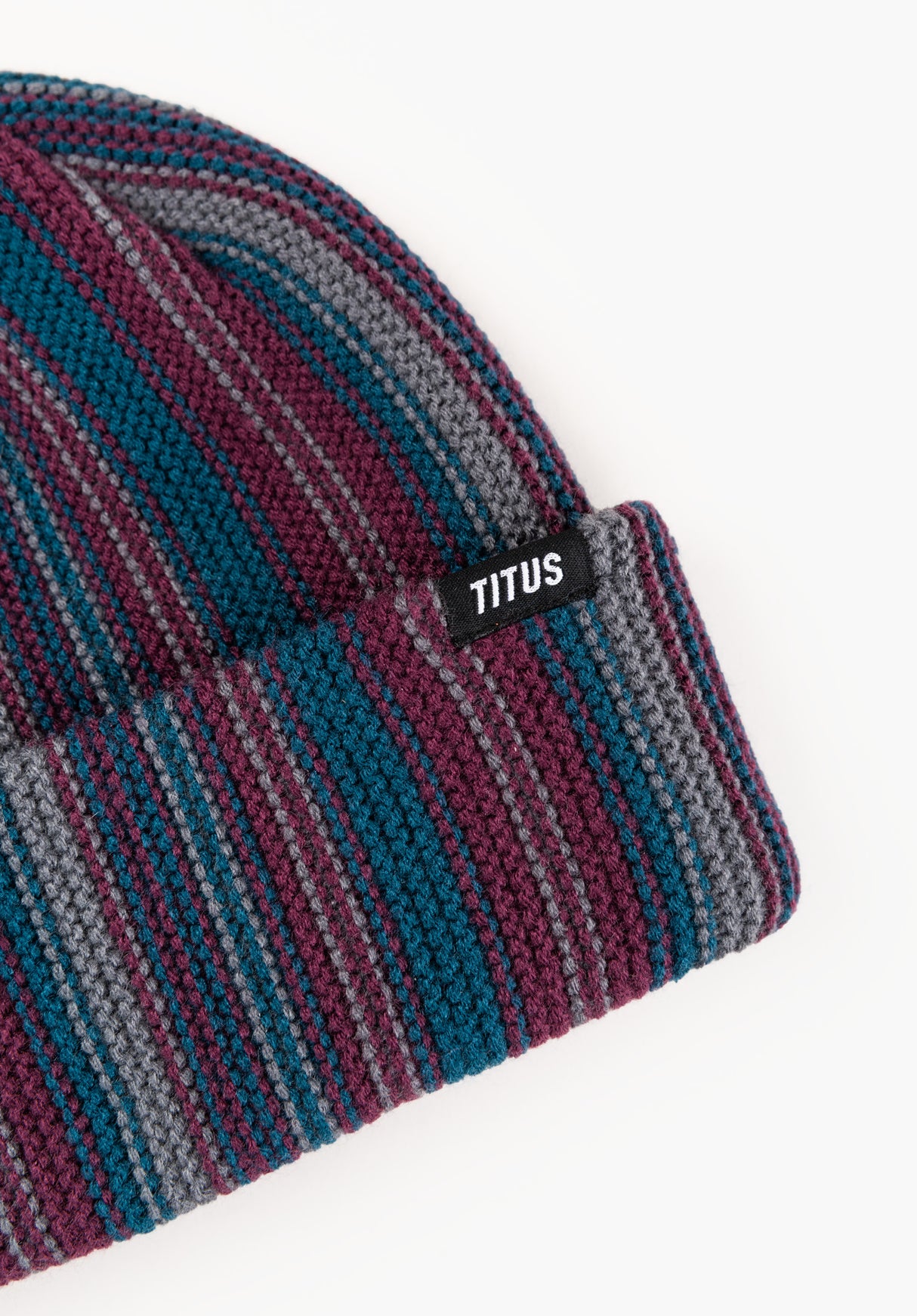 TITUS Dawn Muts berry – Achteraanzicht
