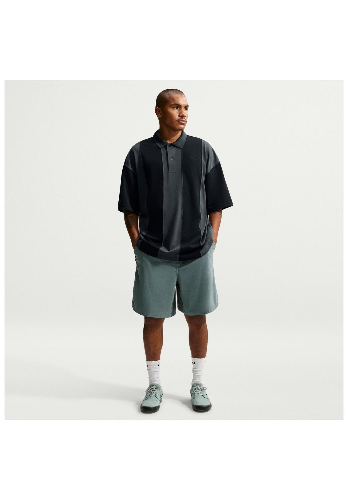 Nike SB Break Polo Polo trøje black-darksmokegrey-black – Set bagfra