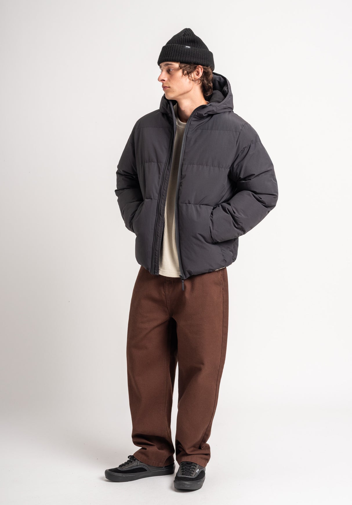 Puffer black Seitenansicht