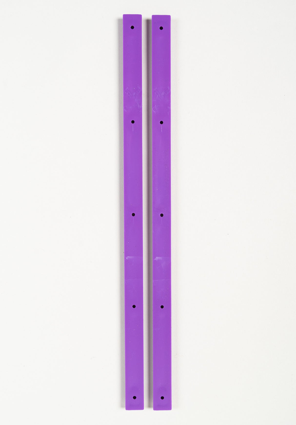 Rails purple Rueckenansicht