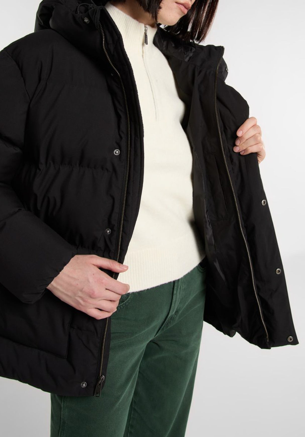 Eagleville Hooded Puffer black Closeup1