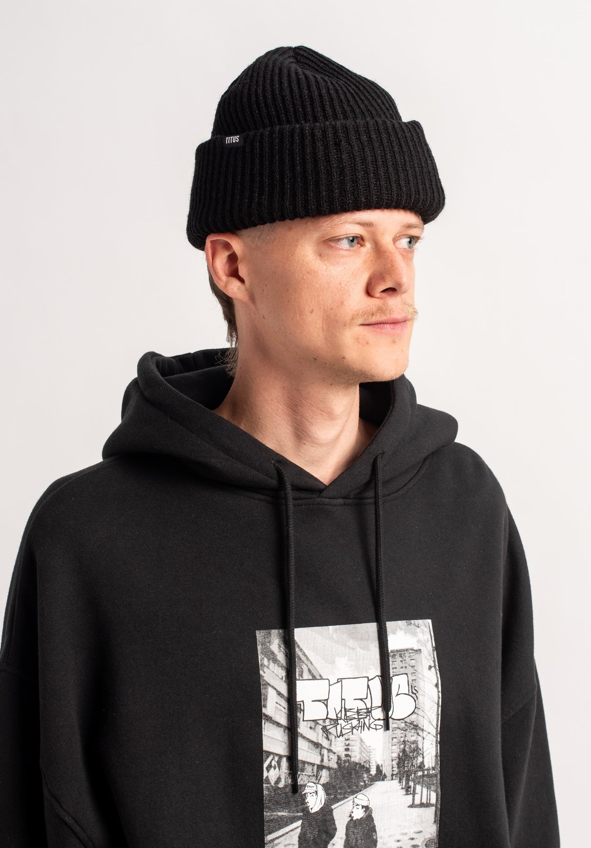 Däkl black-black Closeup1