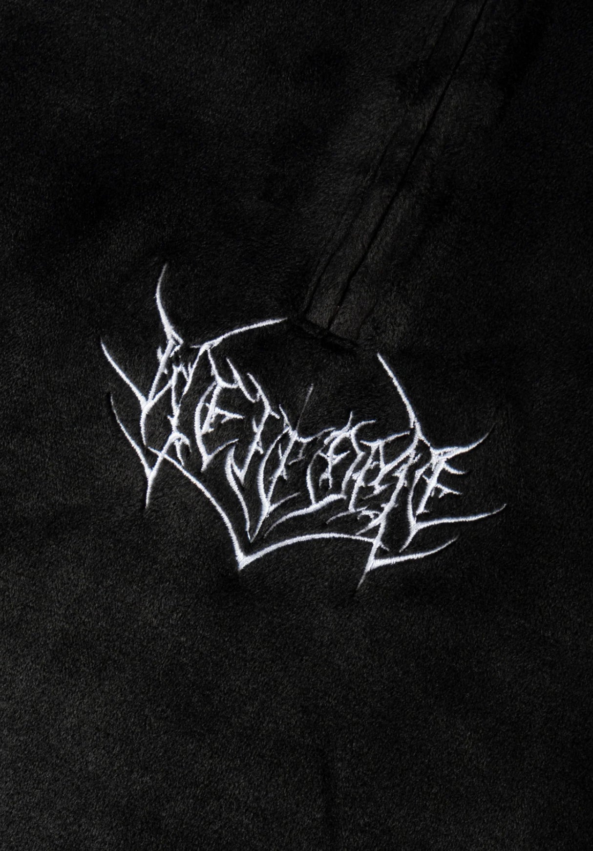 Grain Embroidered Velour Zip black Rueckenansicht