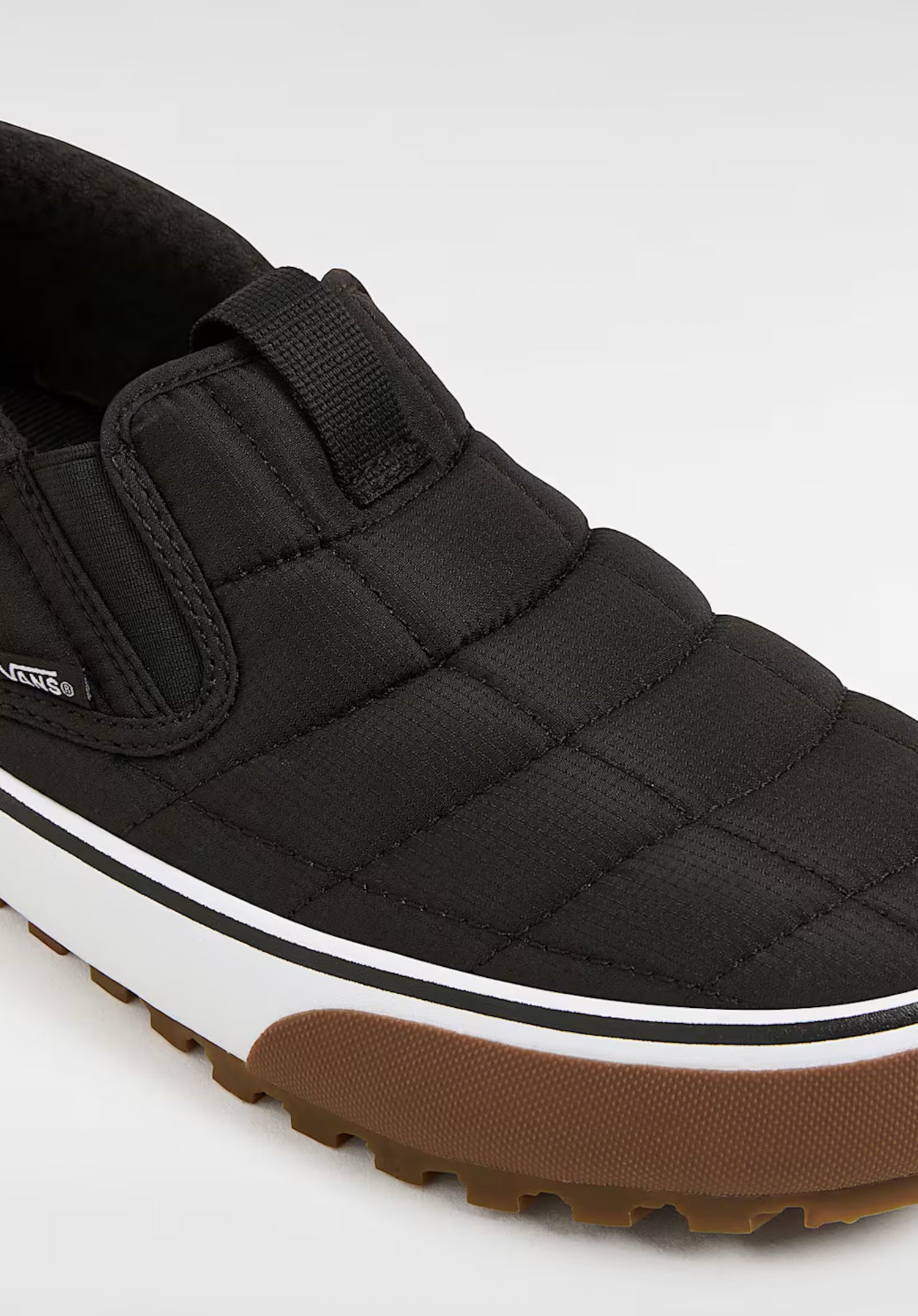 MTE Snow Lodge Slipper Mid quiltedblack Closeup2 Zoom Image