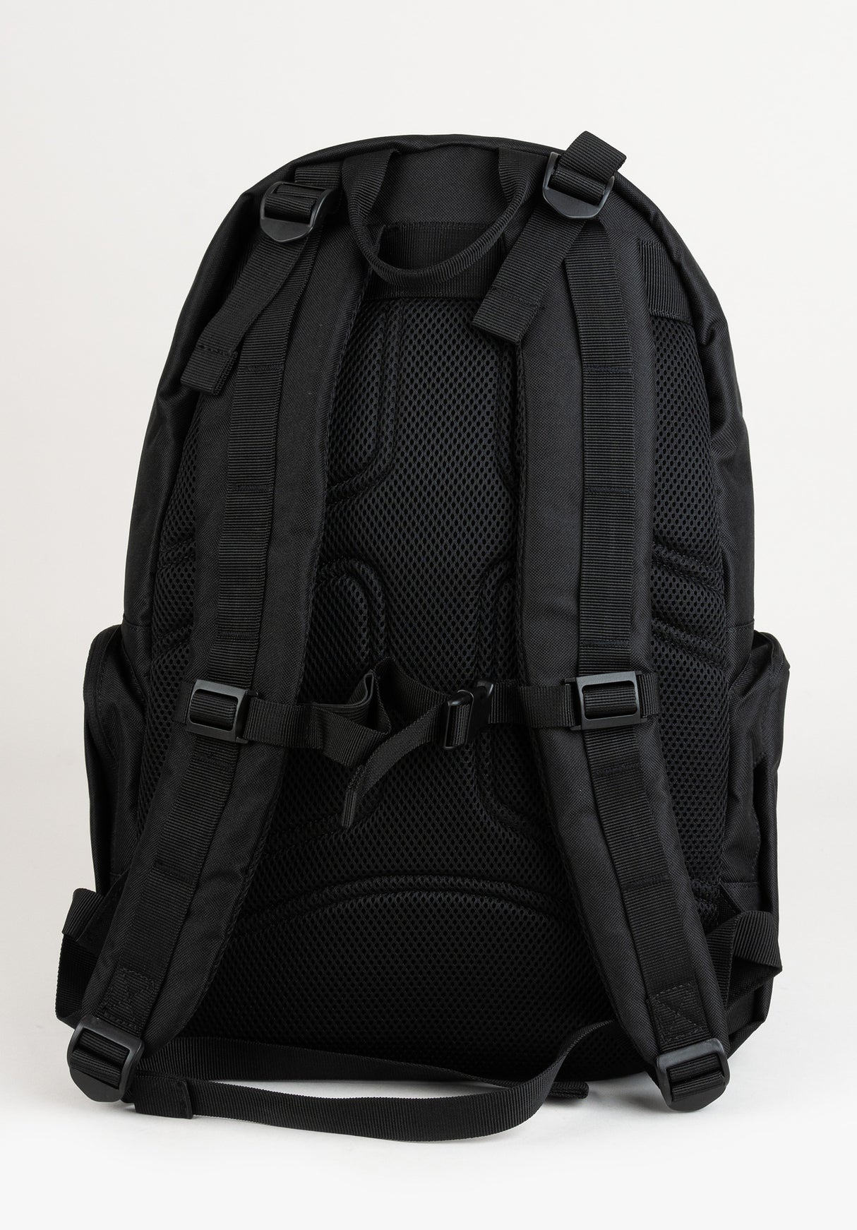 Breed 5 black-black Closeup1