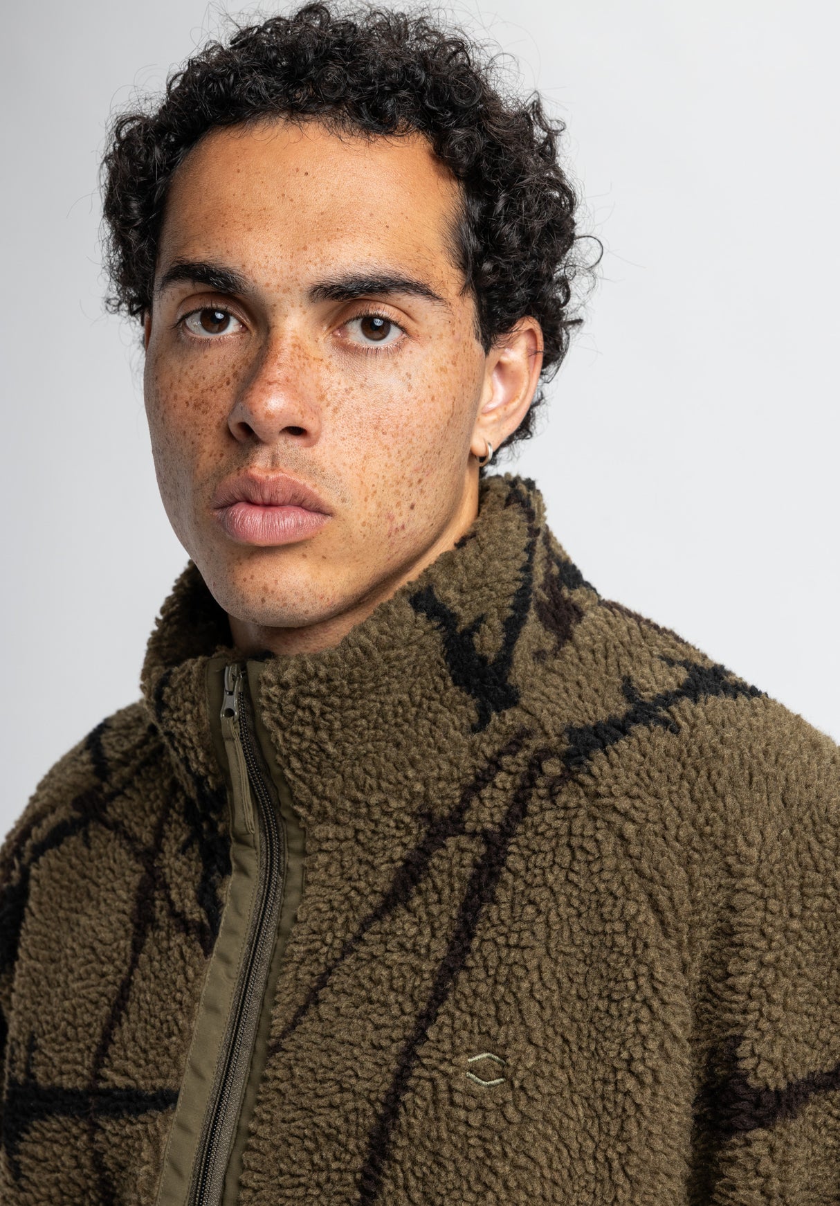 Jacob fence-darkolive Closeup2