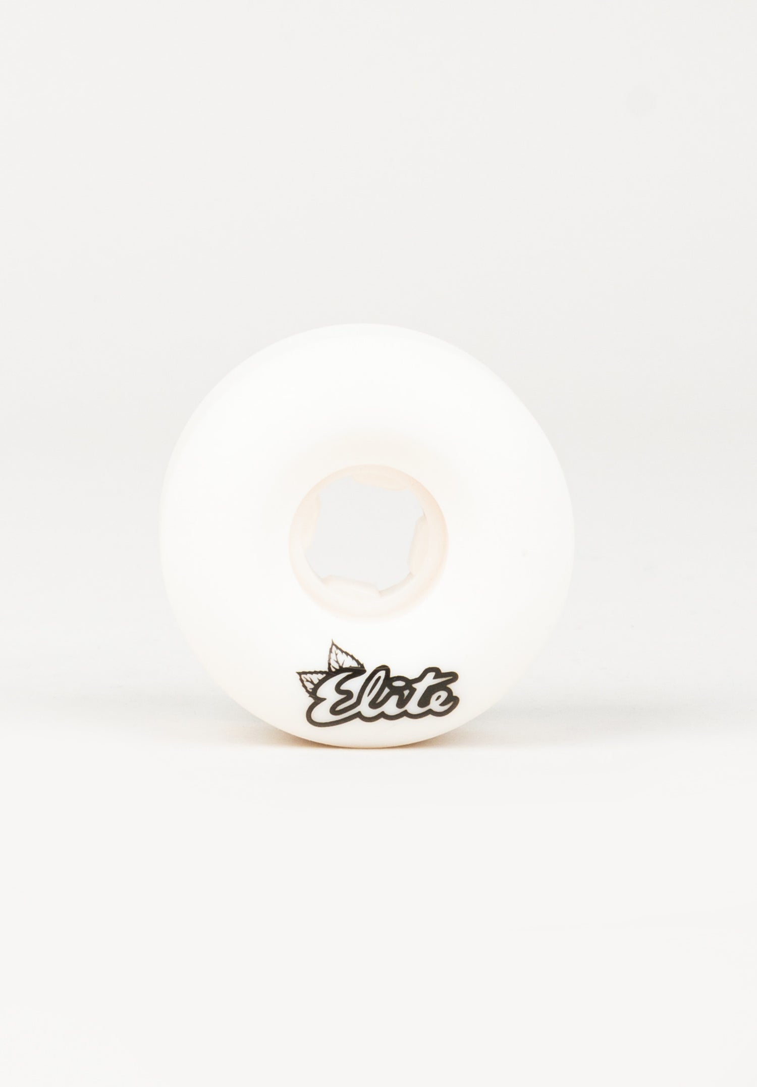 Martinez Elite Criaturas Chubbies 101A white Closeup2 Zoom Image