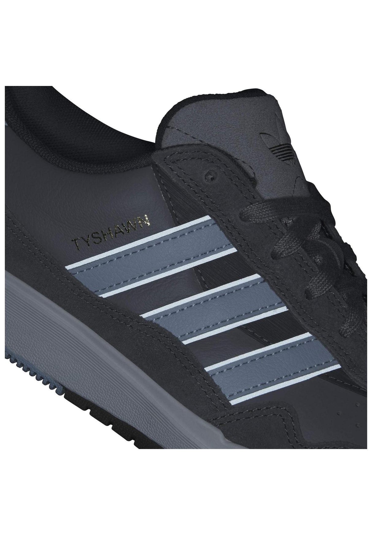 Tyshawn 2 greyfive-clearsky-cloudwhite Closeup2