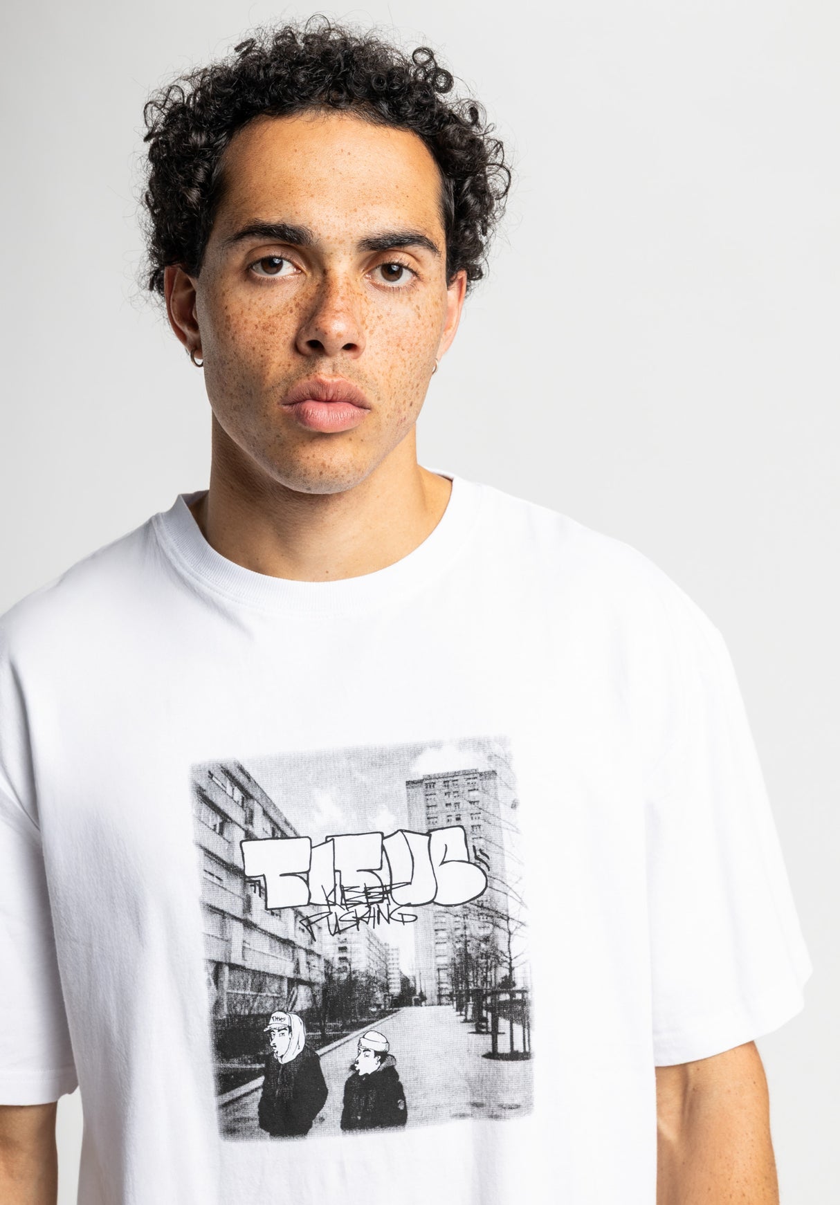 Hood Walk white Closeup1