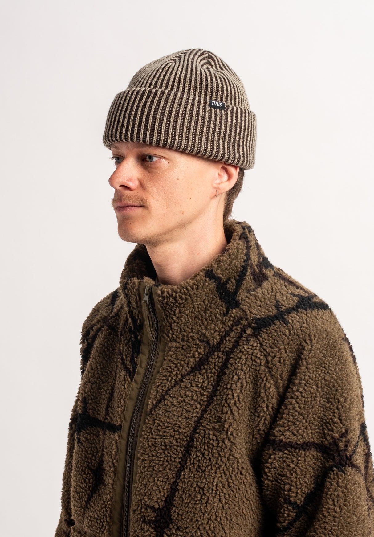 Däkl beige Closeup2