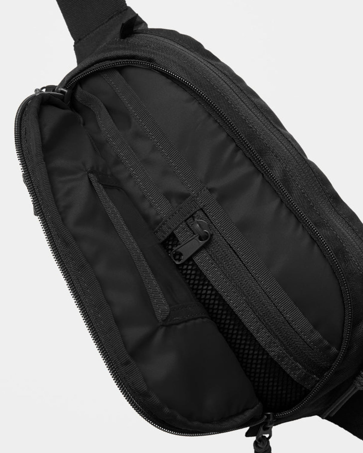 Waisted Pack black Closeup1