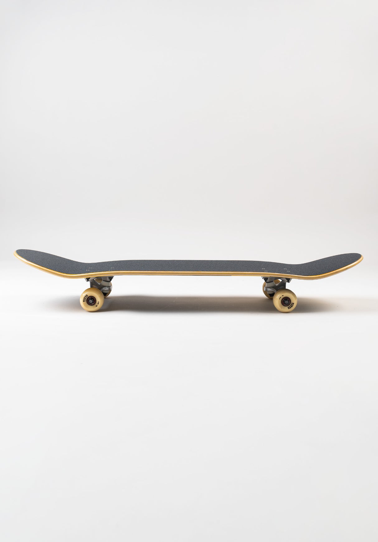 Premium Completes yellow Closeup1