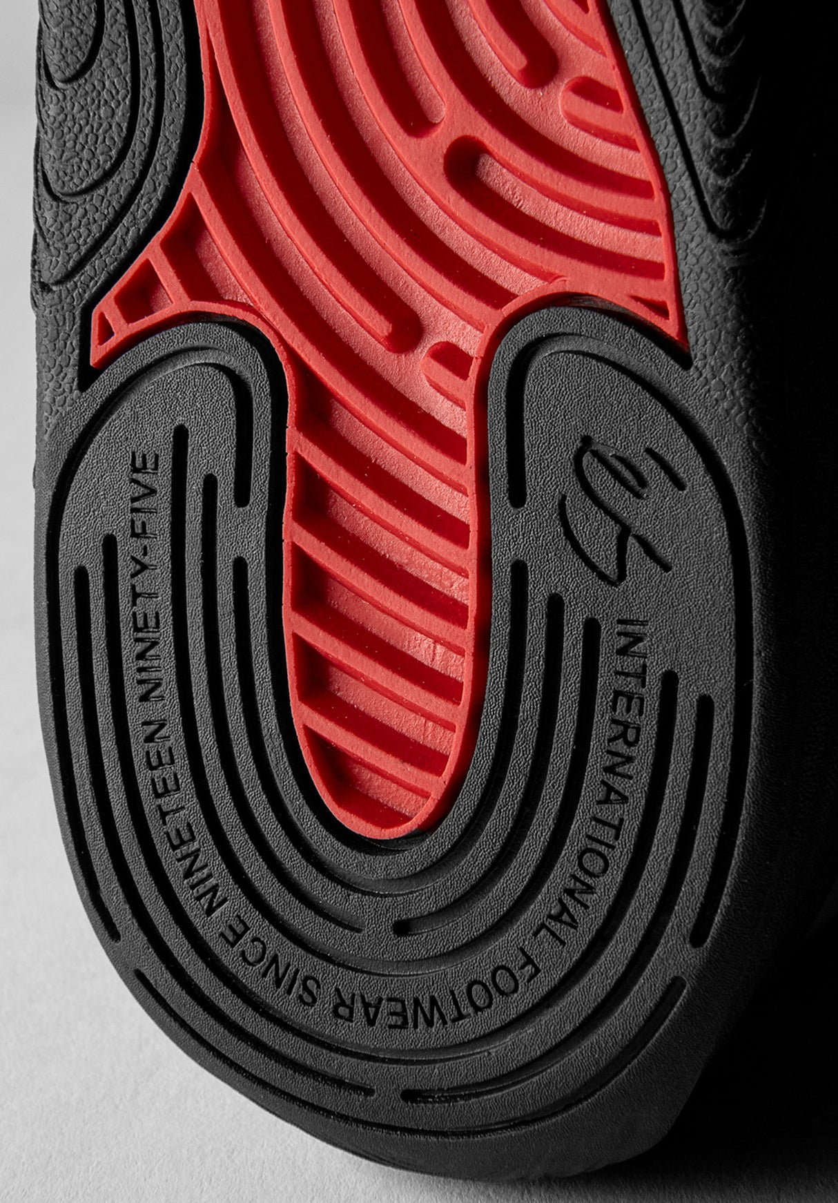 Two Nine 8 grey-black-red Seitenansicht