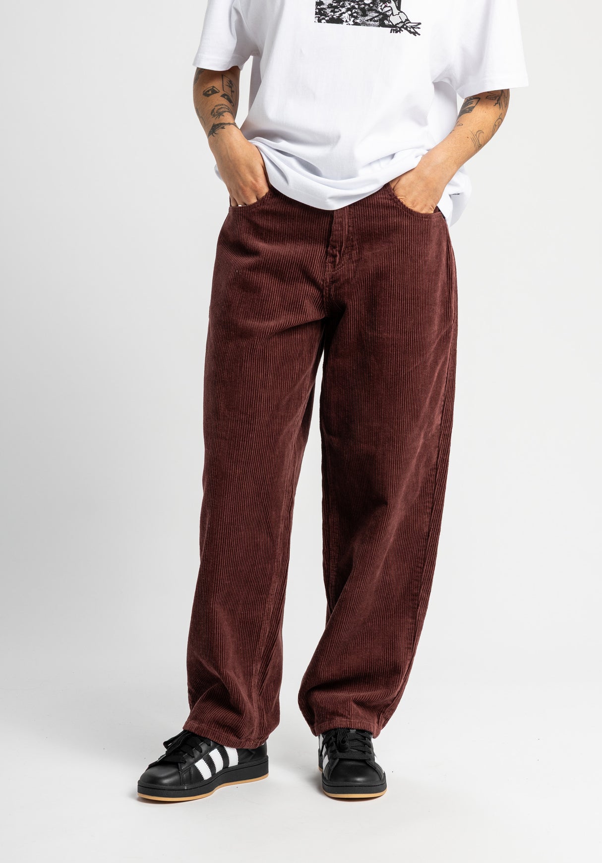 Alby-Baggy Cord darkcherry-cord Rueckenansicht