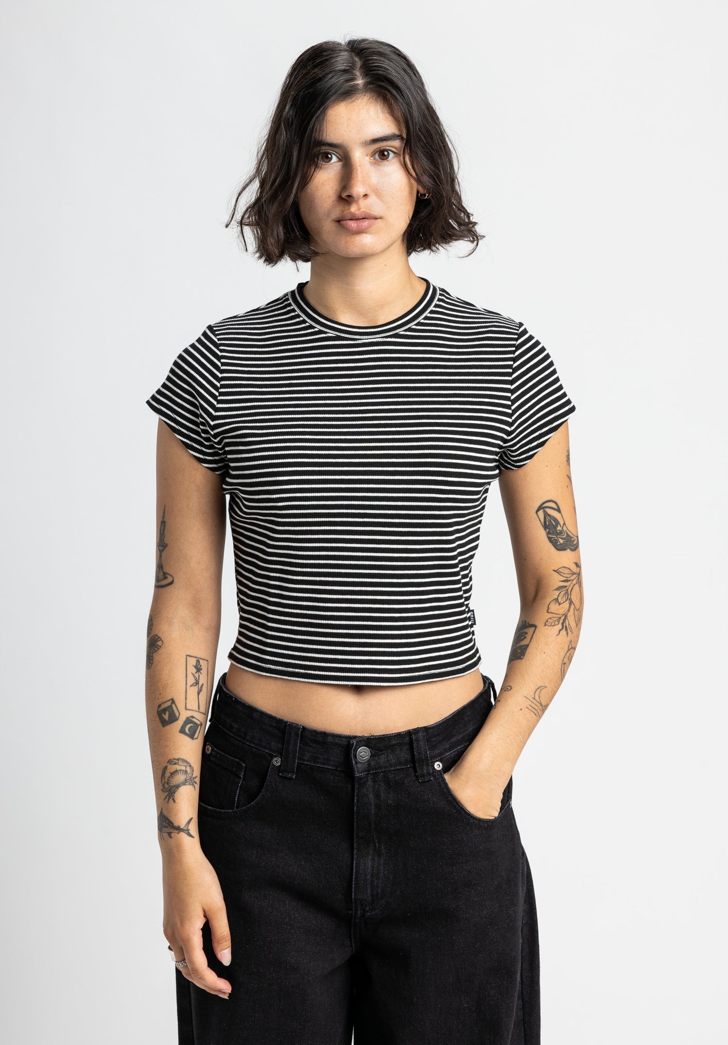 Simay black-white-striped Rueckenansicht Zoom Image