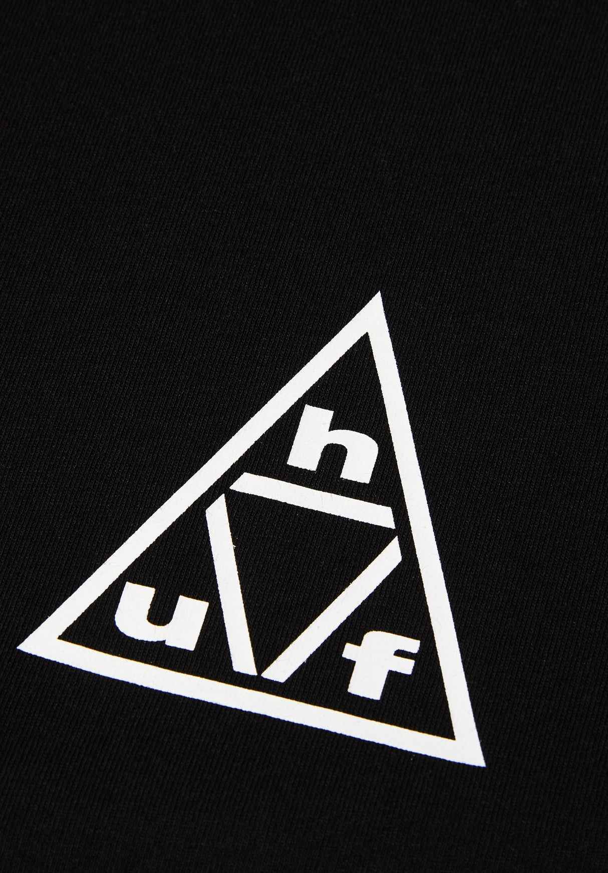 Triple Triangle black-white Closeup1