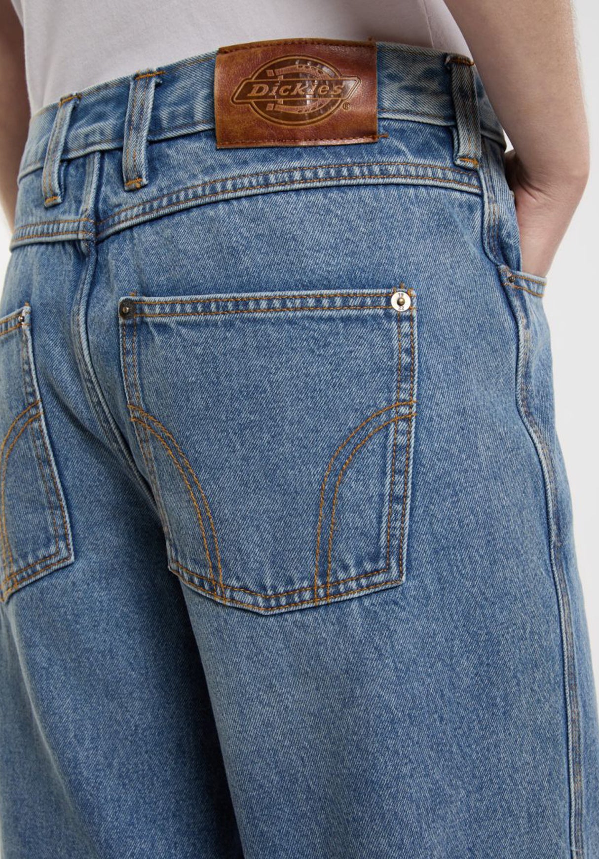 Farner Denim rinsedbluew-fade Closeup1