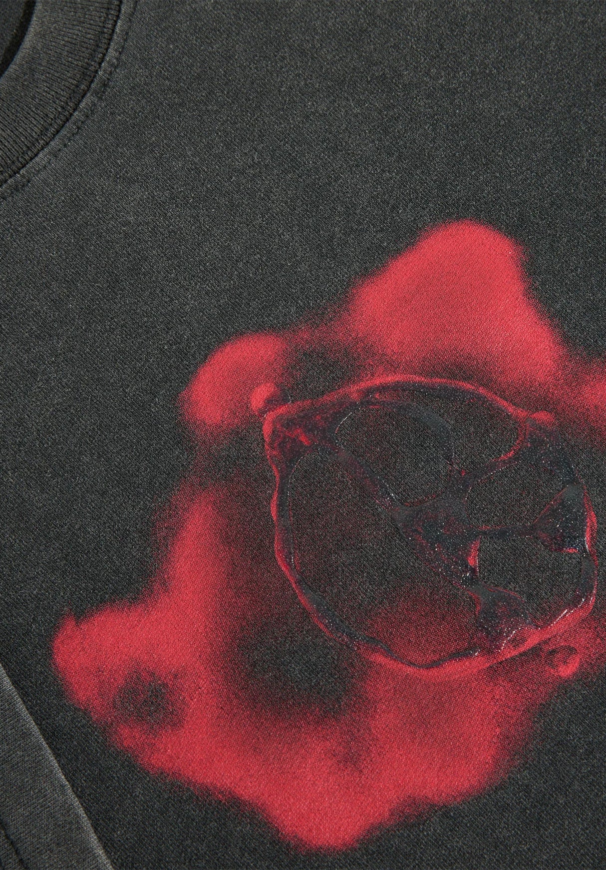 Metal Logo black Closeup1