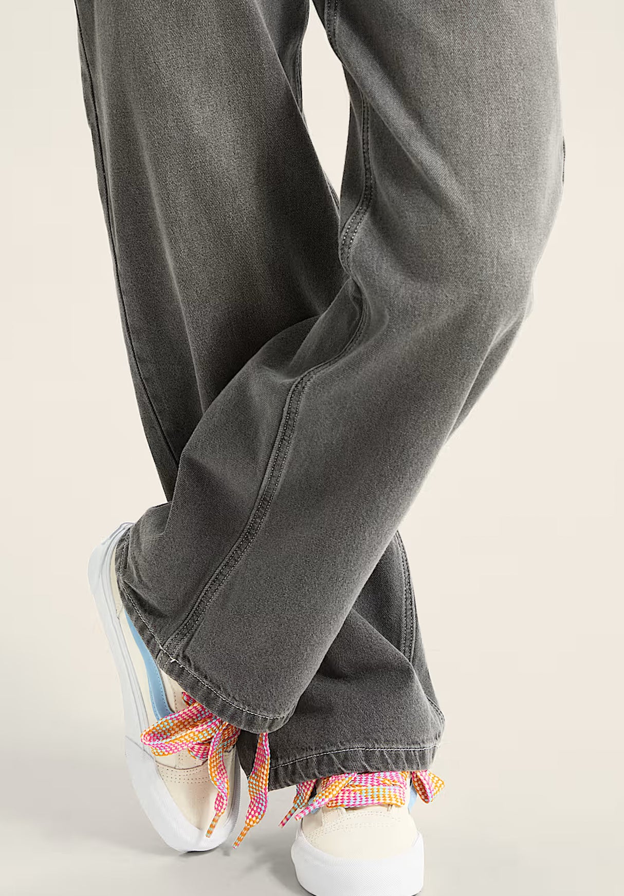 Knu Skool white-blue Closeup2