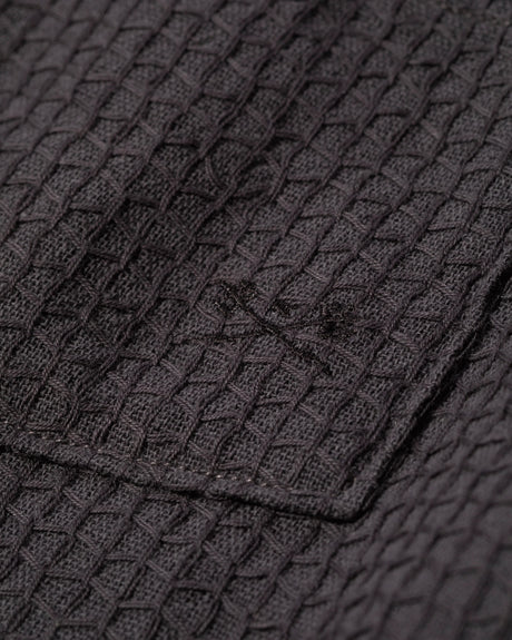 Tonal black Closeup2