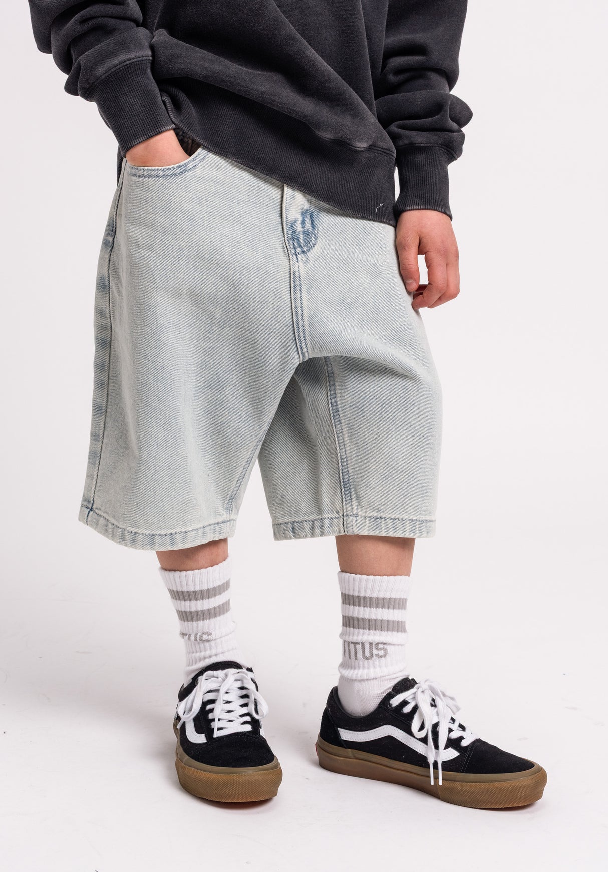 Boogy icegreywashed Closeup1