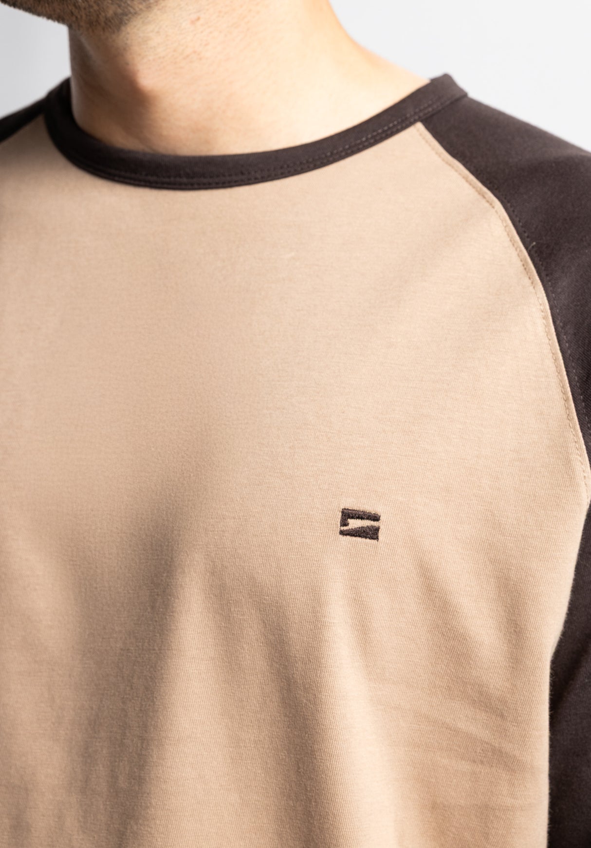 Auris taupe-darkcoffee Rueckenansicht