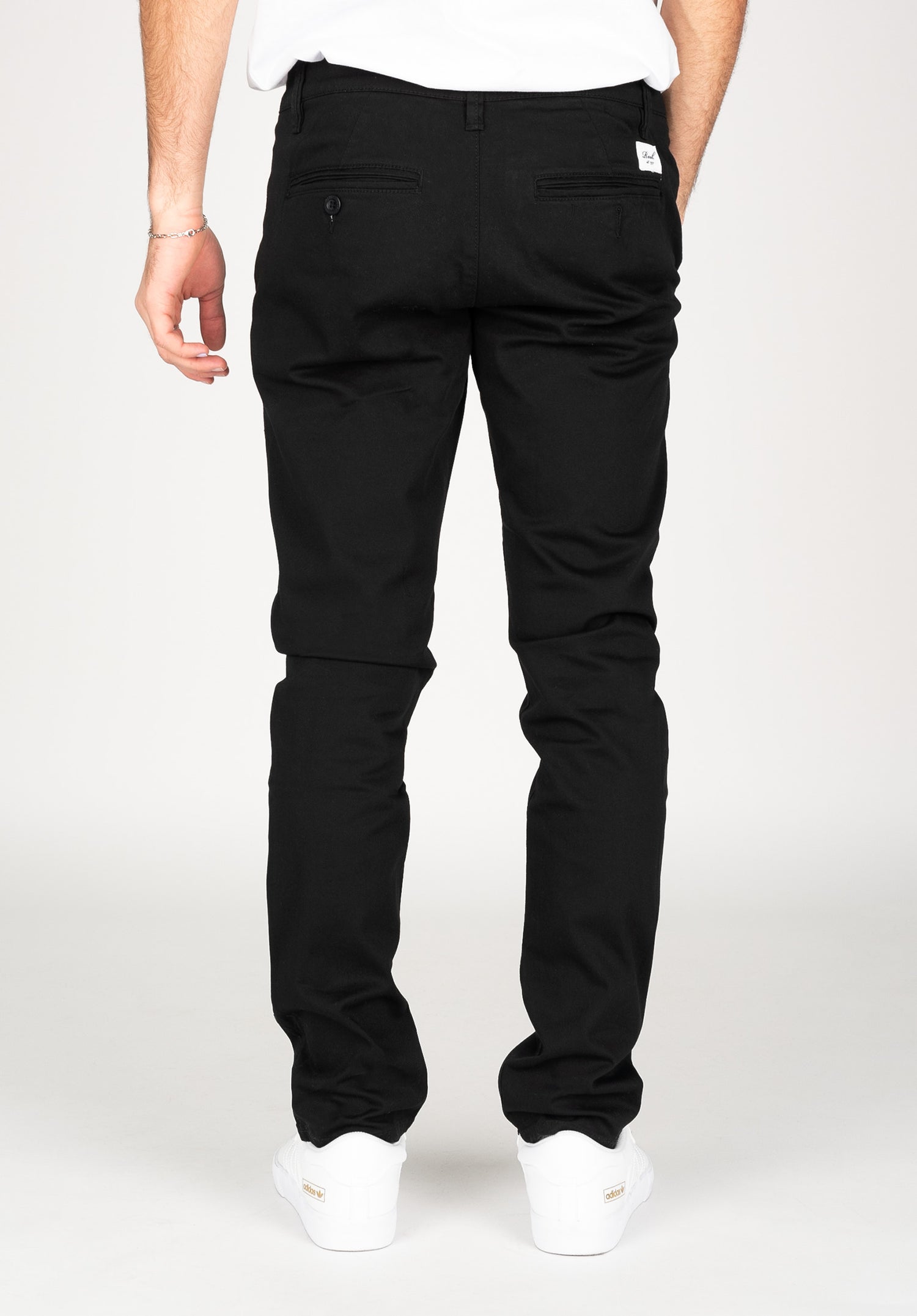 Flex Tapered Chino black Closeup1 Zoom Image