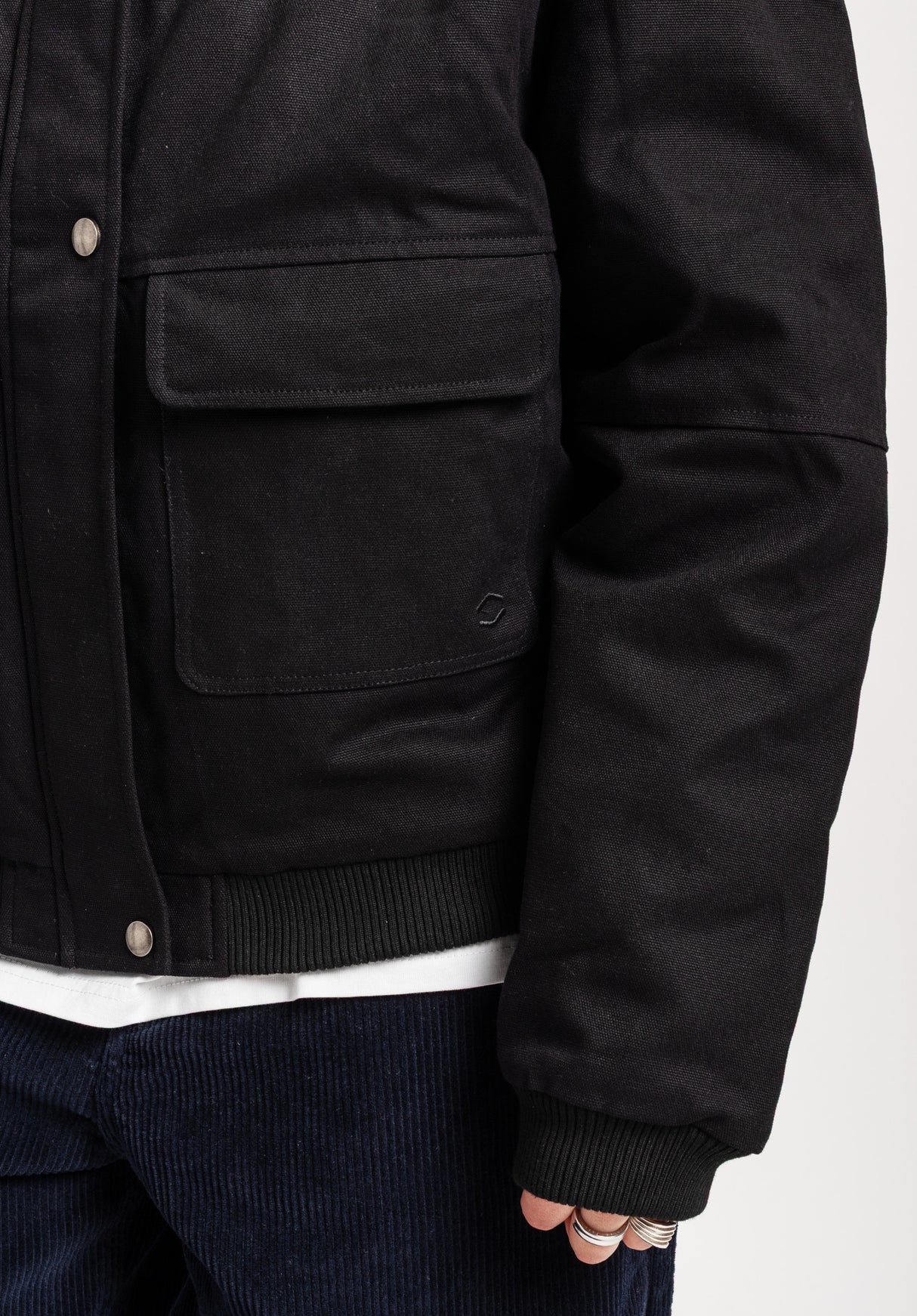 Enie black Closeup1