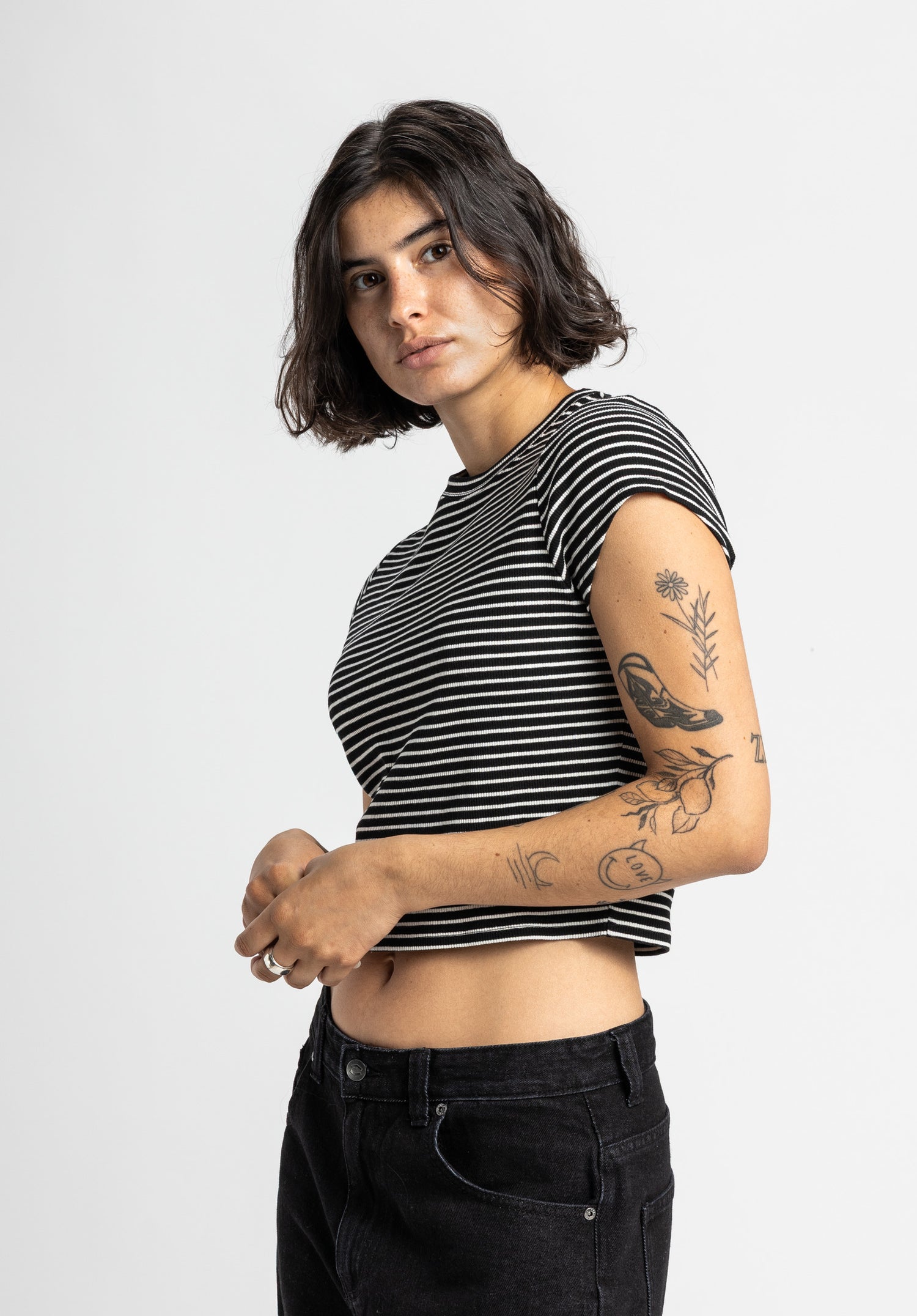 Simay black-white-striped Closeup1 Zoom Image