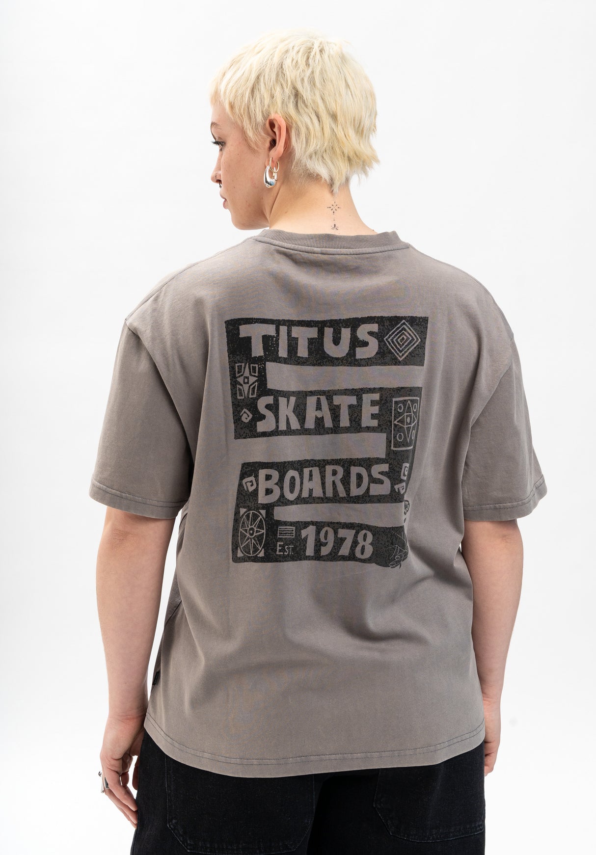 Kaede mossfaded Rueckenansicht