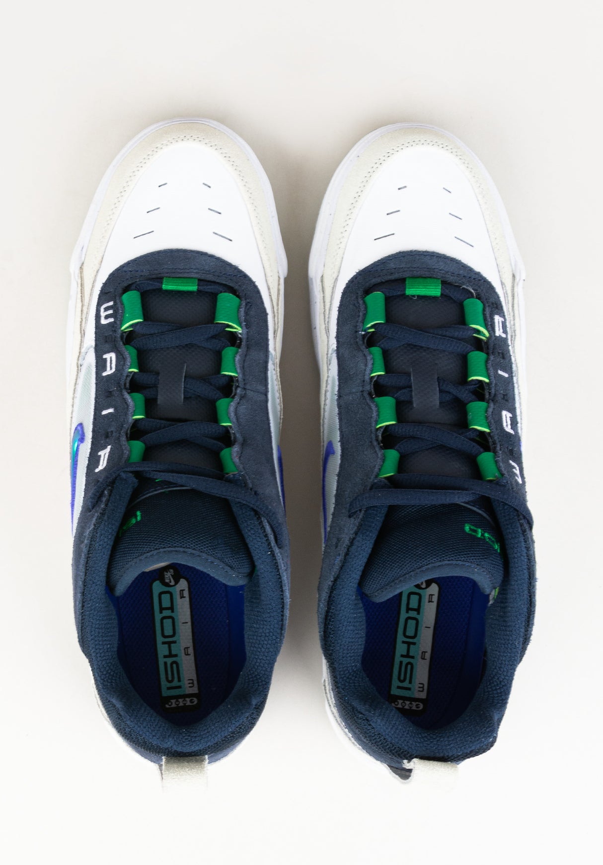 Ishod 2 white-persianviolet-obsidian-pinegreen Closeup2