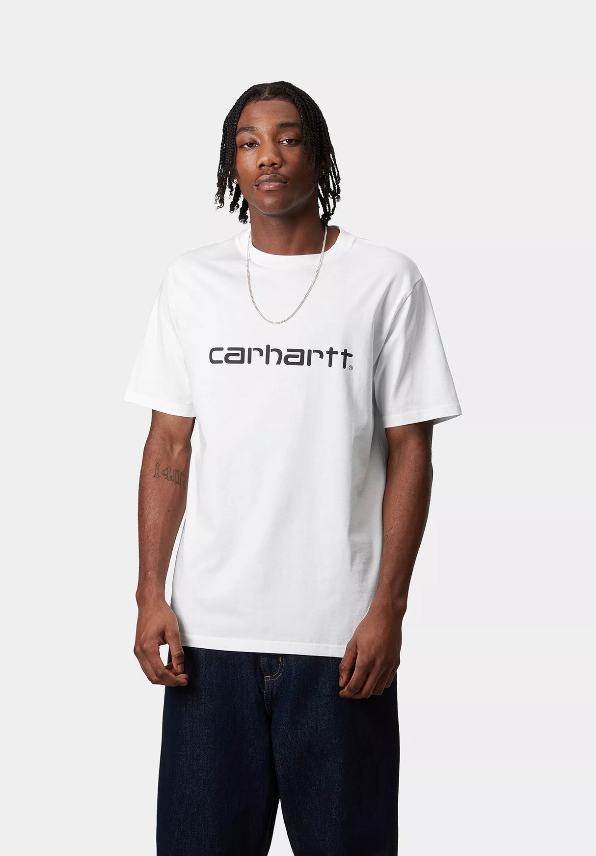 Script white-black Closeup1