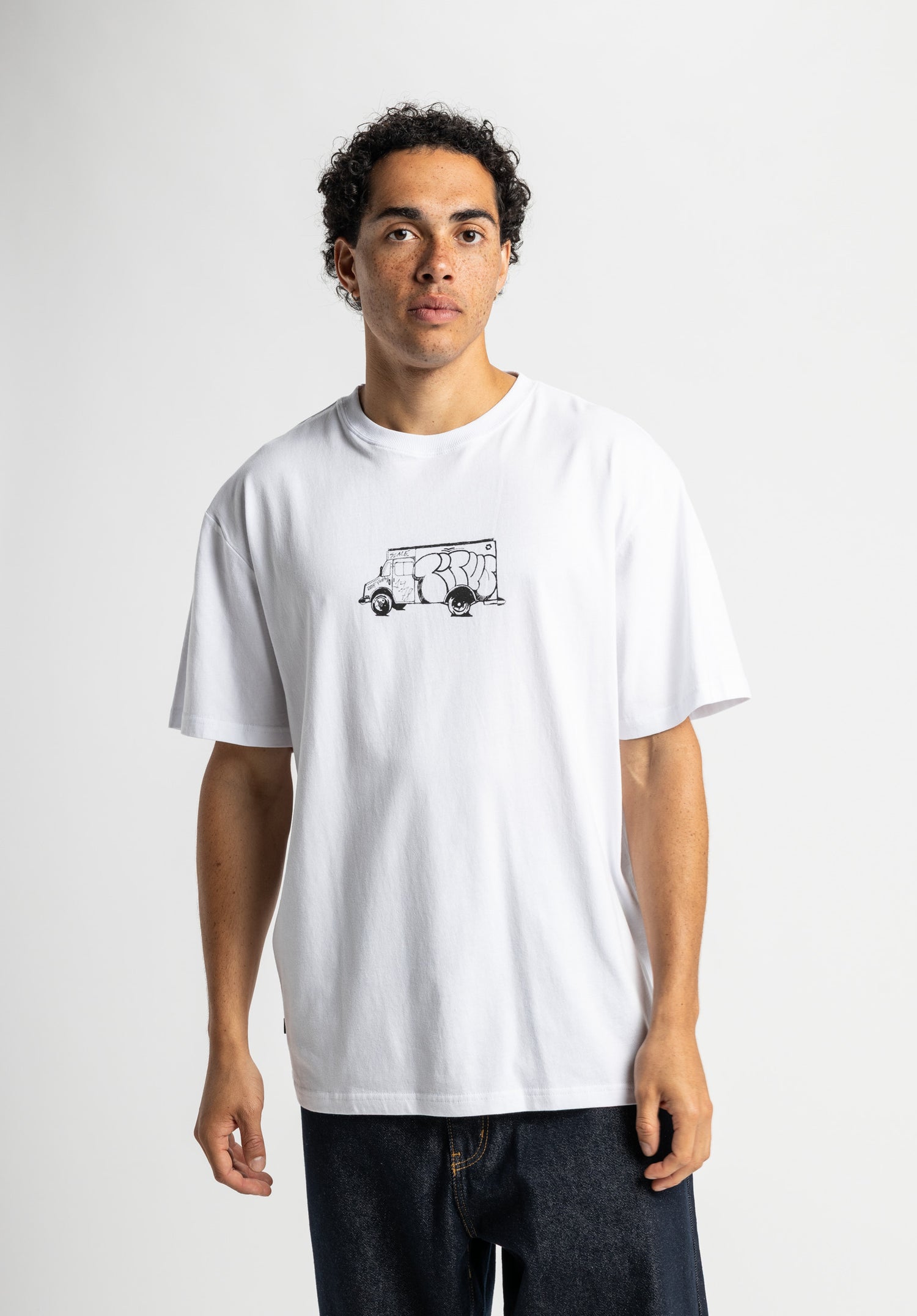 LKW white Rueckenansicht Zoom Image