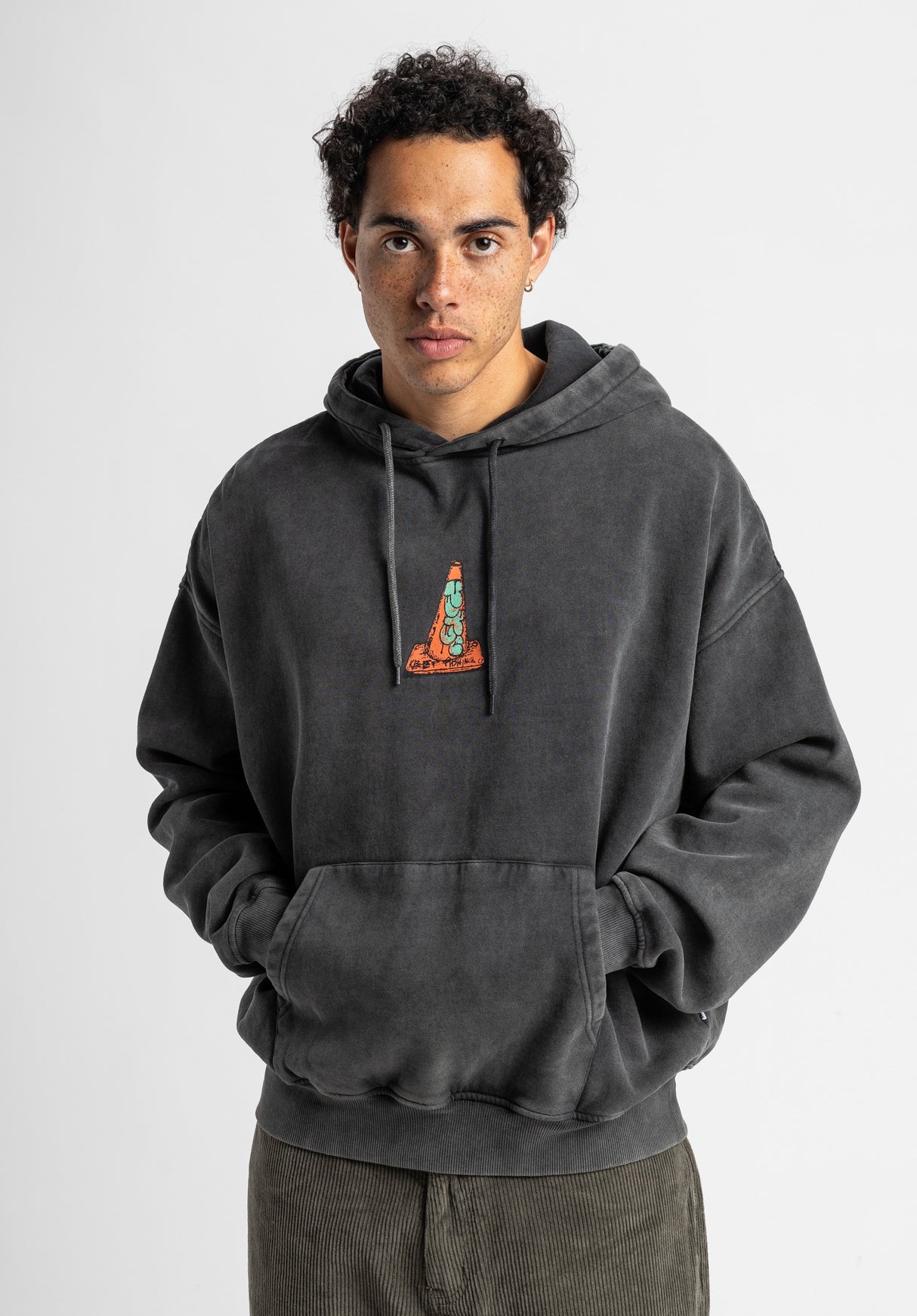 Pylone blackfaded Closeup1