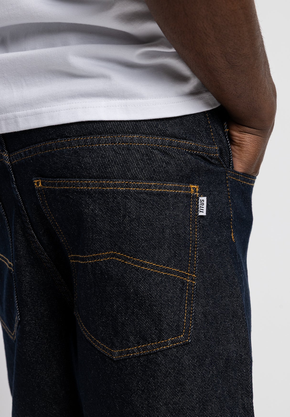 Frerik blue-rinsed Closeup1