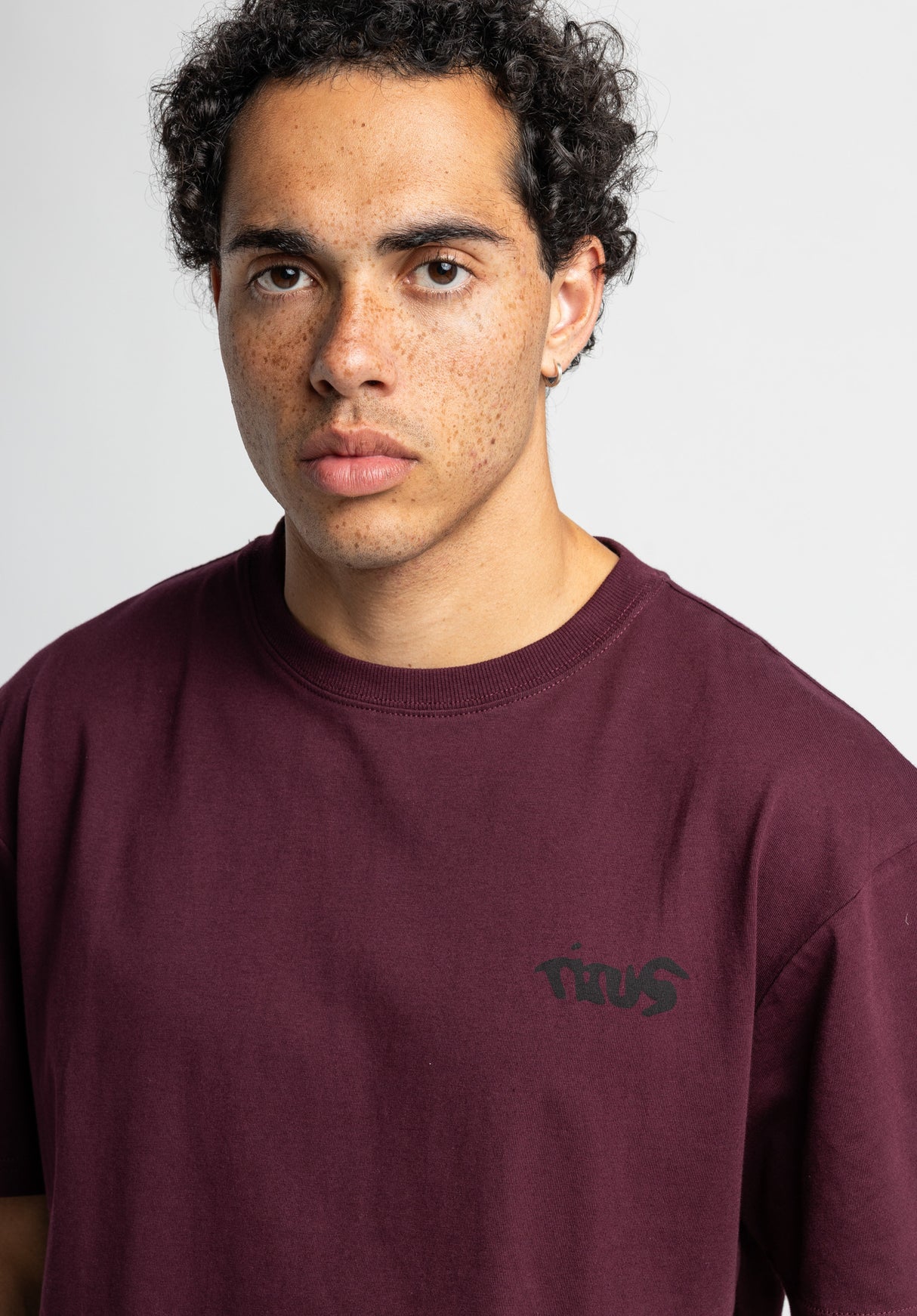 Crew darkcherry Closeup2