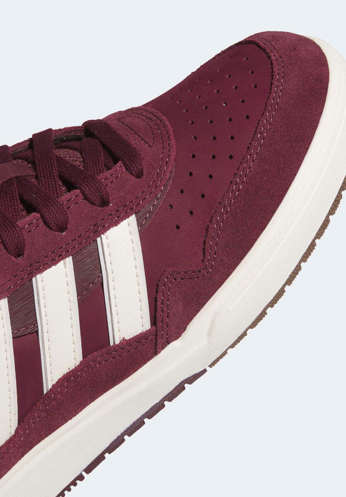 Tyshawn 2 maroon-chalkwhite-goldmetallic Closeup1