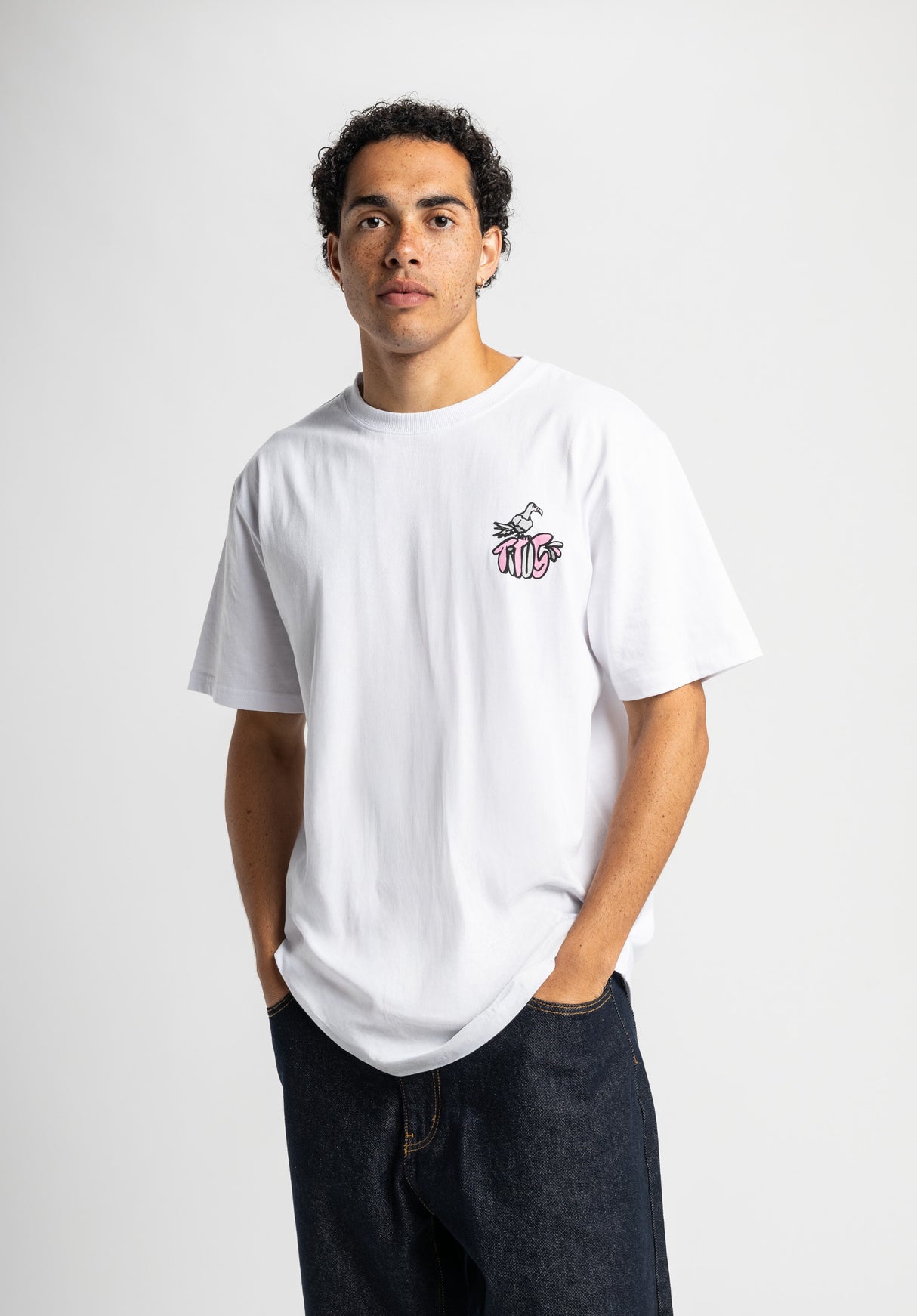 Pigeon Chaos white Closeup1