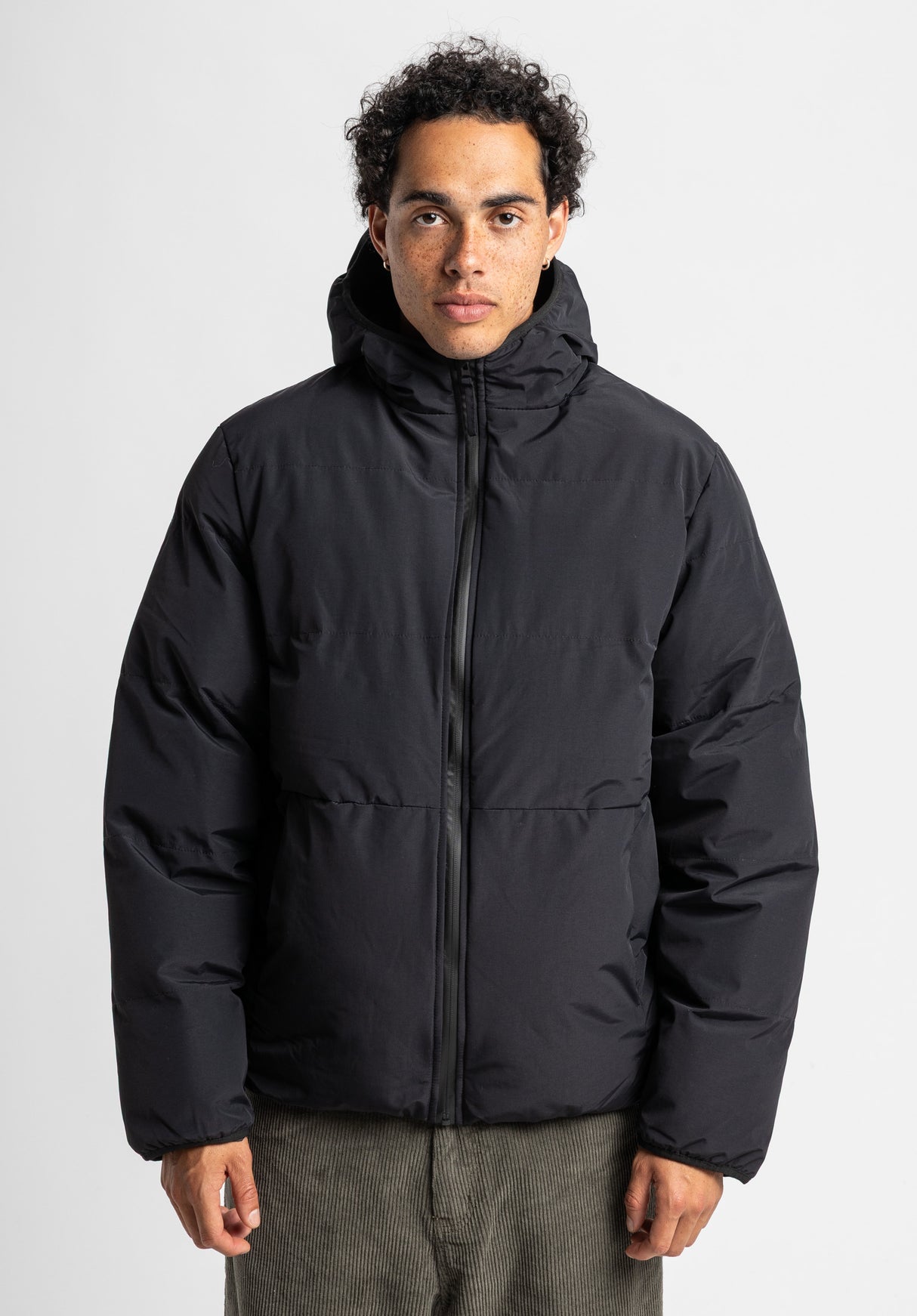 Puffer black Rueckenansicht