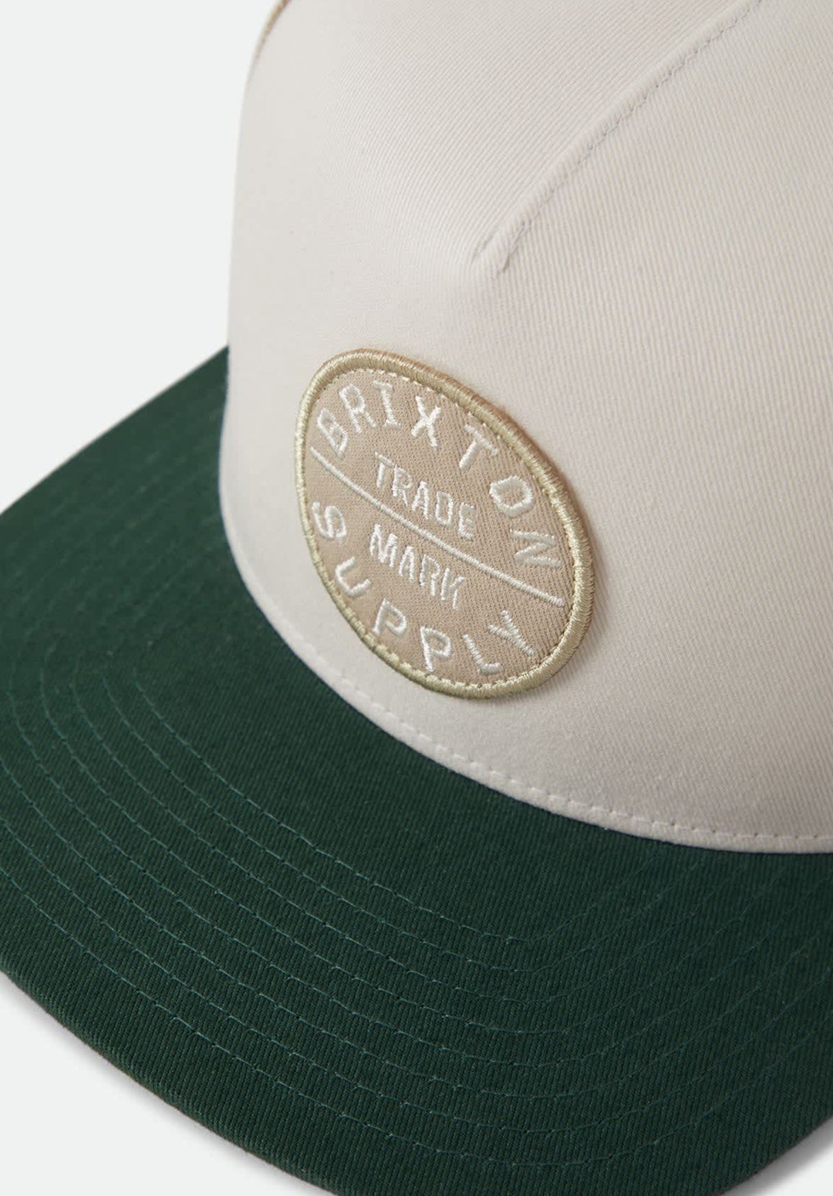 Oath offwhite-primalgreen-sand Closeup1