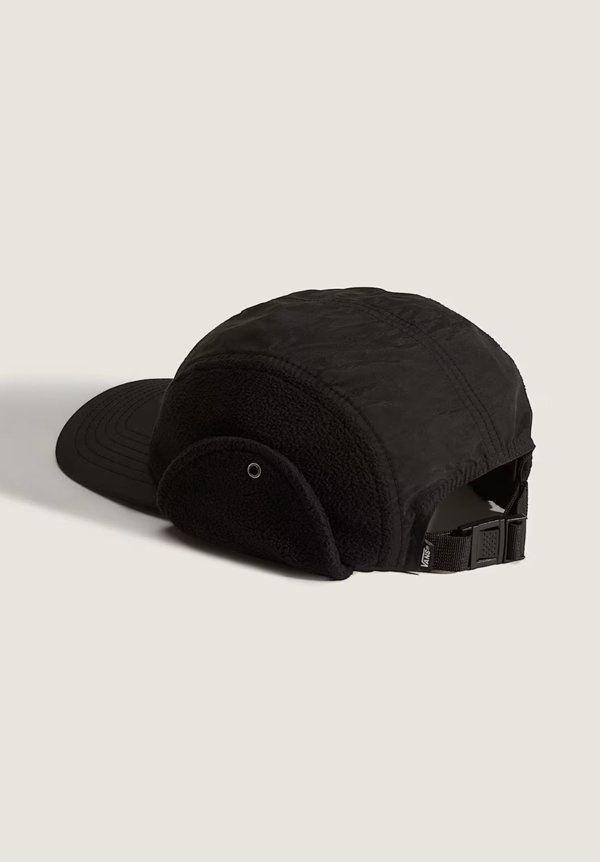 66 Earflap Tall Camper black Rueckenansicht