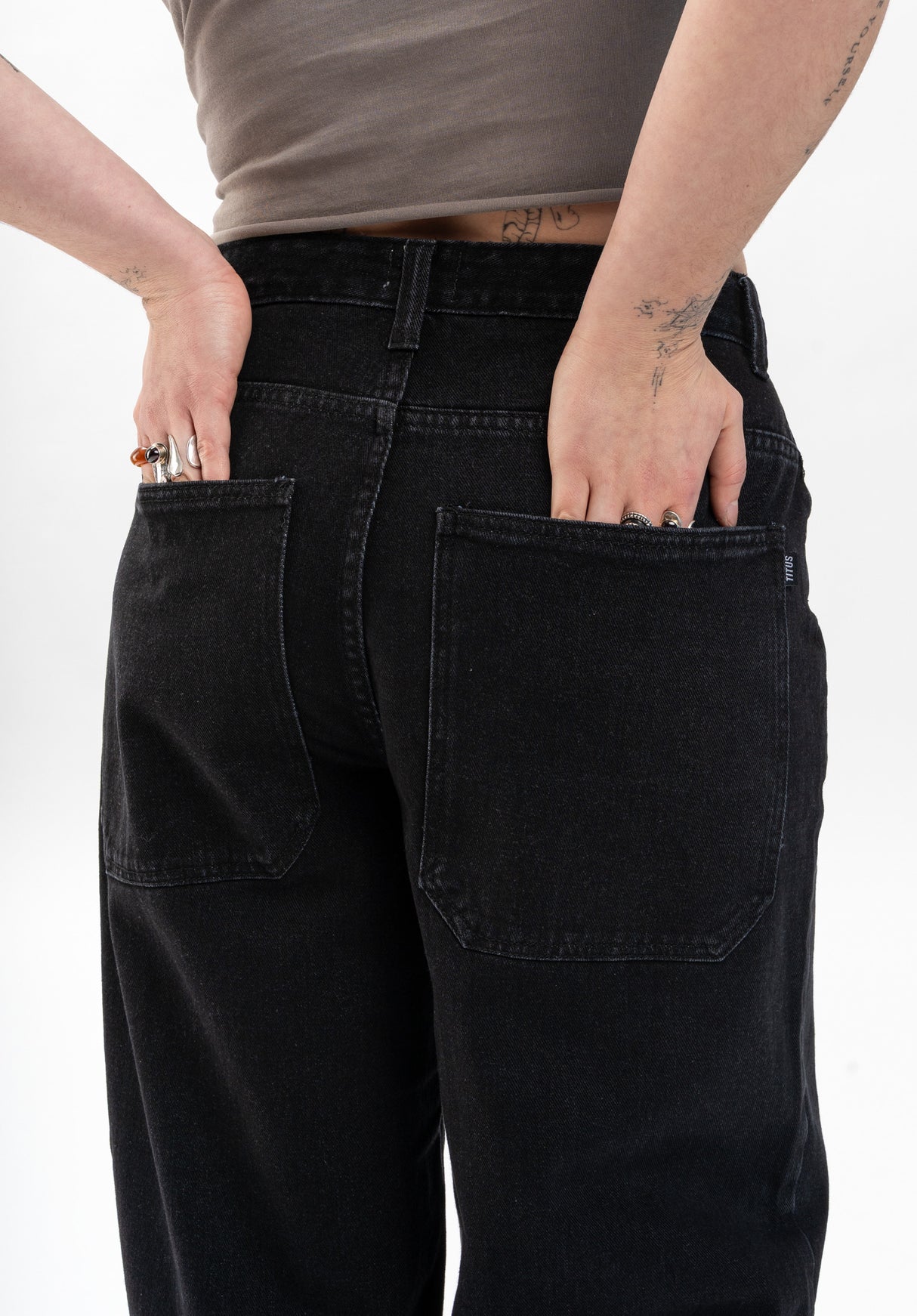 Alby-Baggy blackwashed Closeup1