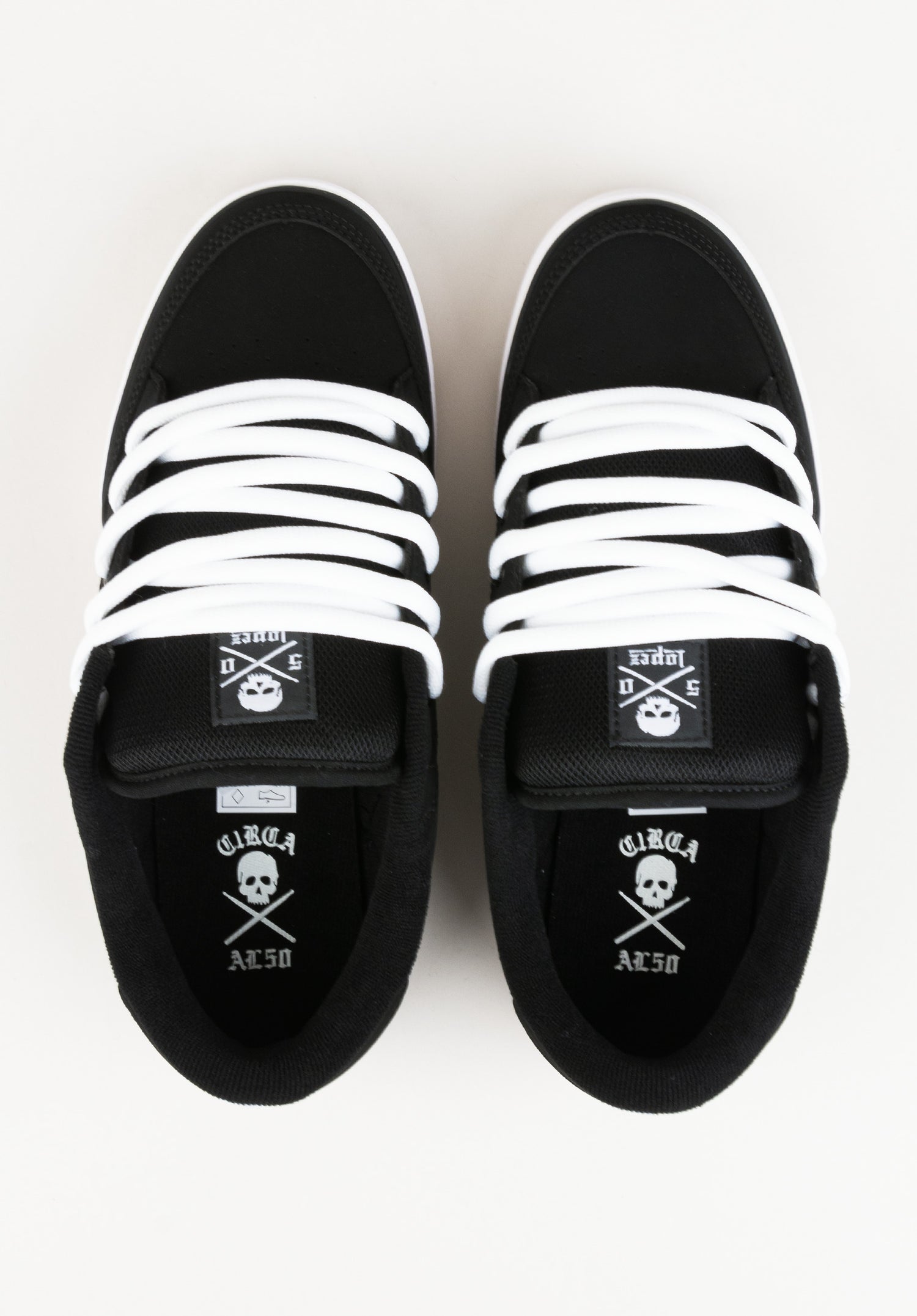 Lopez 50 black-white Closeup2 Zoom Image